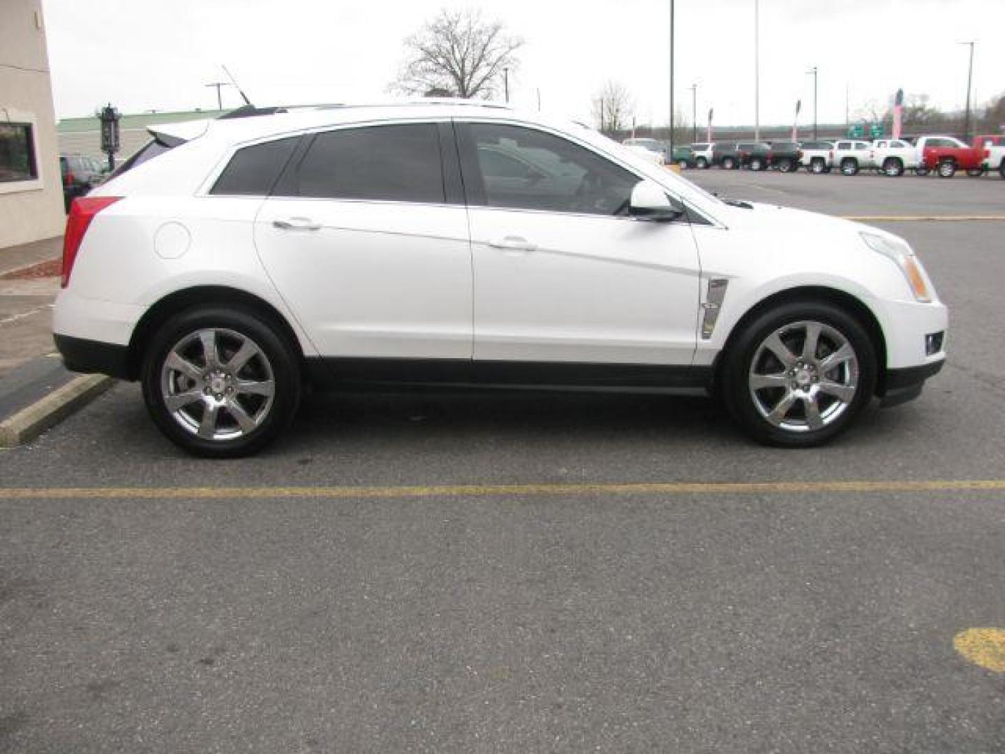 2012 White Cadillac SRX Performance (3GYFNBE32CS) with an 3.6L V6 DOHC 24V FFV engine, 6-Speed Automatic transmission, located at 2443 Albert Pike, Hot Springs, AR, 71913, (501) 623-6255, 34.492222, -93.109993 - Photo#4