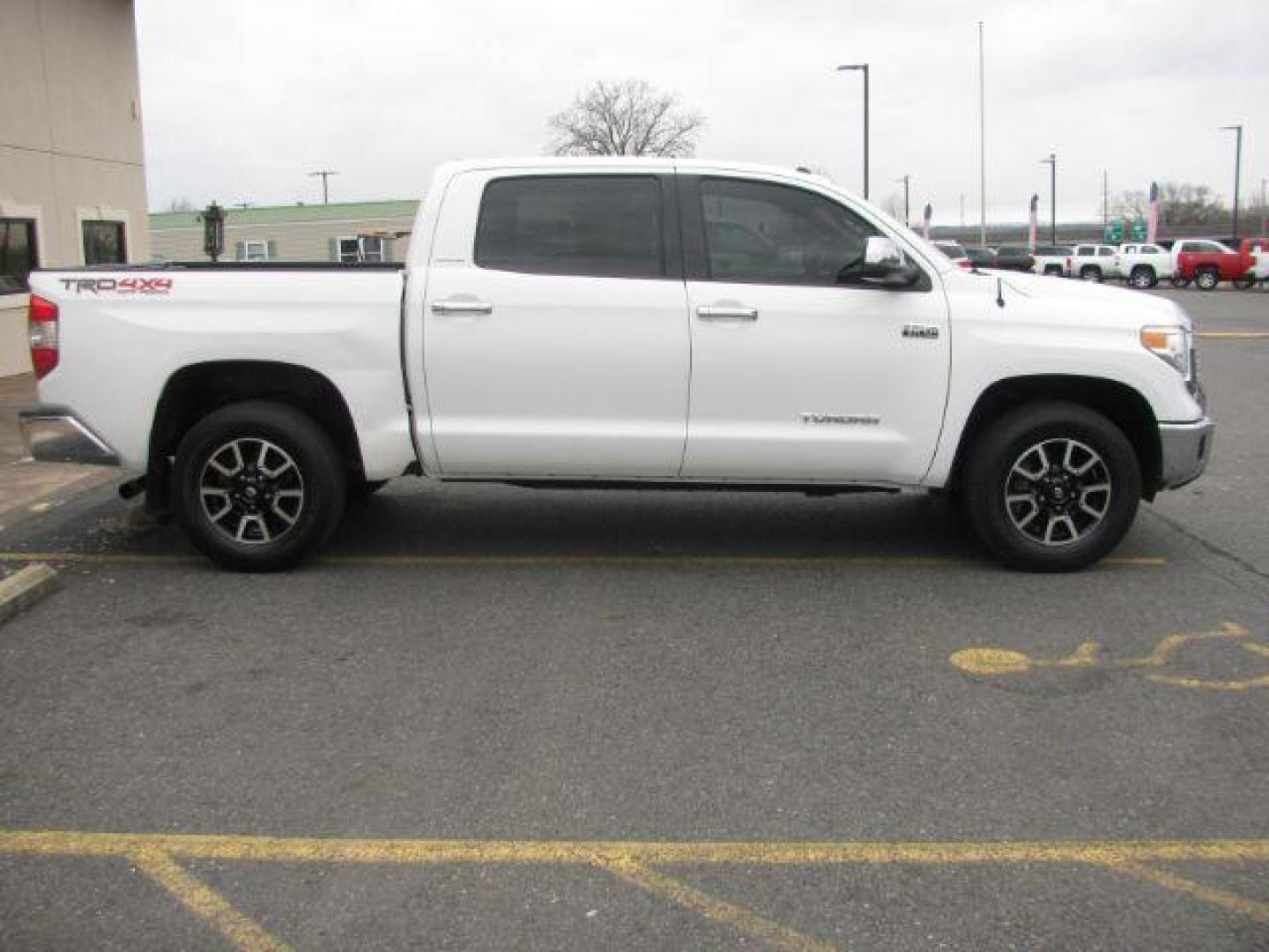 2014 White Toyota Tundra Limited 5.7L FFV CrewMax 4WD (5TFHW5F13EX) with an 5.7L V8 DOHC 32V FFV engine, 6-Speed Automatic transmission, located at 2443 Albert Pike, Hot Springs, AR, 71913, (501) 623-6255, 34.492222, -93.109993 - Photo#5