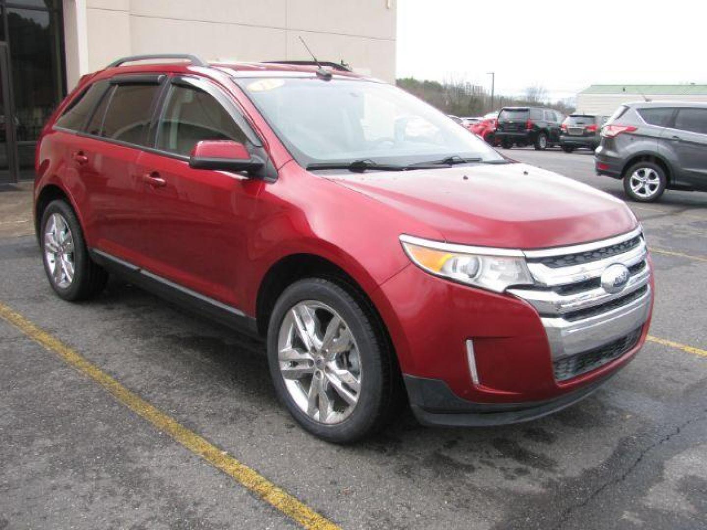 2013 Maroon Ford Edge SEL FWD (2FMDK3JC2DB) with an 3.5L V6 DOHC 24V engine, 6-Speed Automatic transmission, located at 2443 Albert Pike, Hot Springs, AR, 71913, (501) 623-6255, 34.492222, -93.109993 - LISTED FEATURES MAY BE OPTIONAL AND NOT INCLUDED ON THIS VEHICLE!!! - Photo#5