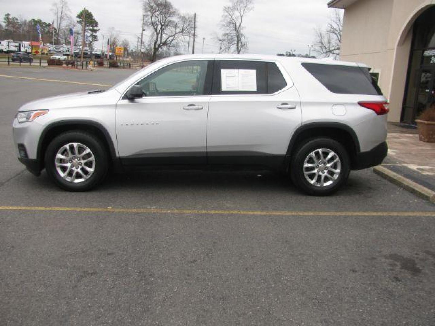 2019 Gray Chevrolet Traverse LS FWD (1GNERFKW3KJ) with an 3.6L V6 DOHC 24V engine, 9-Speed Automatic transmission, located at 2443 Albert Pike, Hot Springs, AR, 71913, (501) 623-6255, 34.492222, -93.109993 - Photo#1