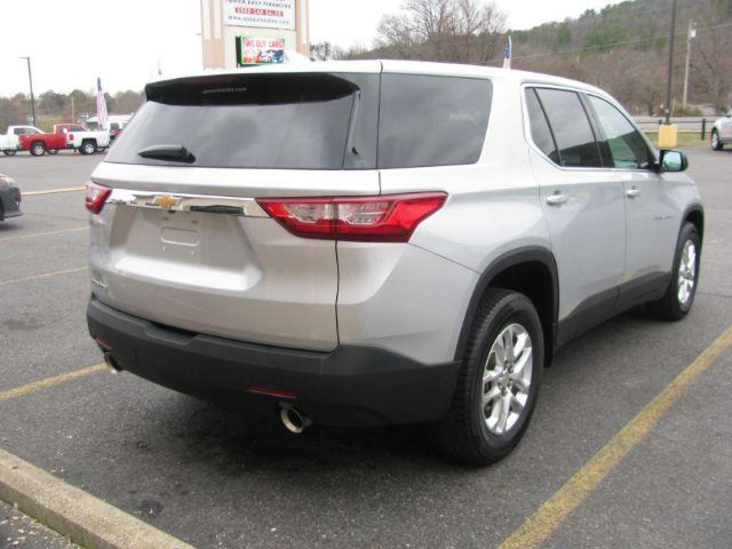 2019 Gray Chevrolet Traverse LS FWD (1GNERFKW3KJ) with an 3.6L V6 DOHC 24V engine, 9-Speed Automatic transmission, located at 2443 Albert Pike, Hot Springs, AR, 71913, (501) 623-6255, 34.492222, -93.109993 - Photo#3