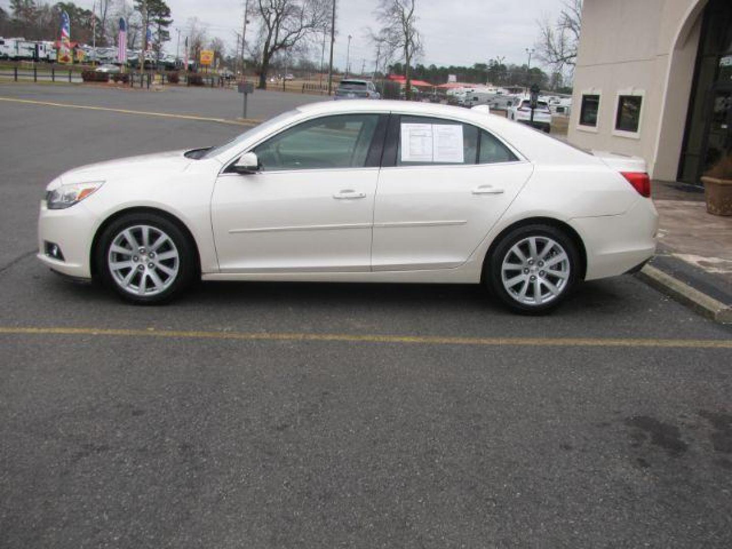 2014 White Chevrolet Malibu 2LT (1G11E5SL5EF) with an 2.5L L4 DOHC 16V engine, 6-Speed Automatic transmission, located at 2443 Albert Pike, Hot Springs, AR, 71913, (501) 623-6255, 34.492222, -93.109993 - Photo#1