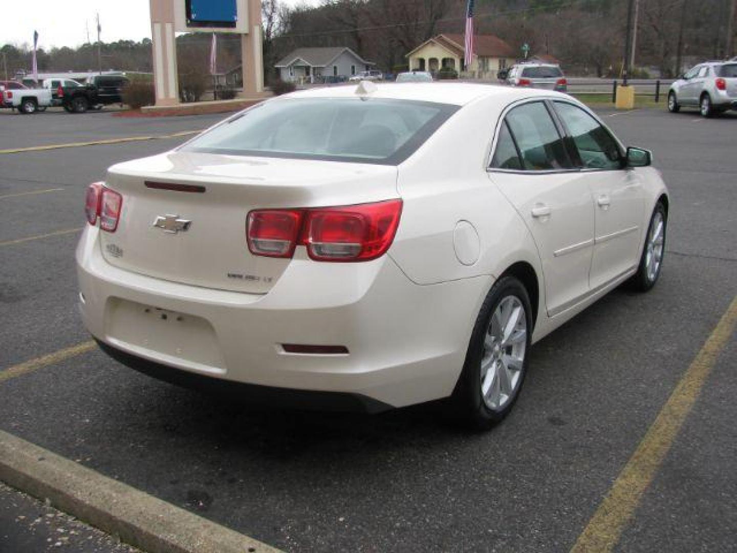 2014 White Chevrolet Malibu 2LT (1G11E5SL5EF) with an 2.5L L4 DOHC 16V engine, 6-Speed Automatic transmission, located at 2443 Albert Pike, Hot Springs, AR, 71913, (501) 623-6255, 34.492222, -93.109993 - Photo#3