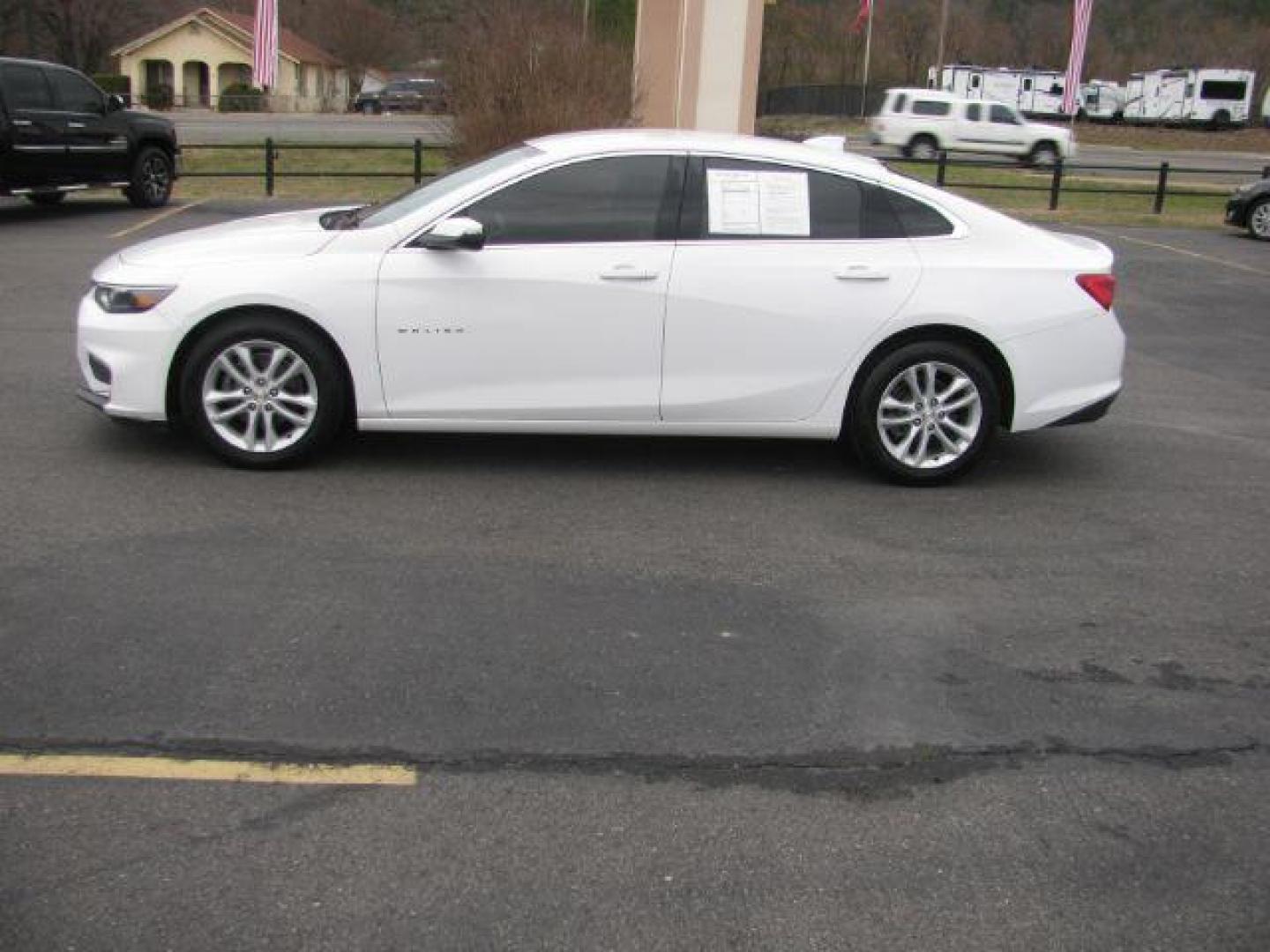 2018 White Chevrolet Malibu LT (1G1ZD5ST4JF) with an 1.5L L4 DOHC 16V engine, 6-Speed Automatic transmission, located at 2443 Albert Pike, Hot Springs, AR, 71913, (501) 623-6255, 34.492222, -93.109993 - Photo#1