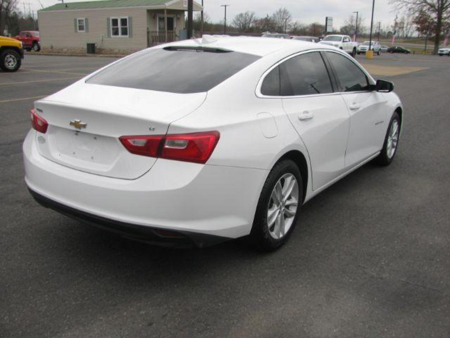 2018 White Chevrolet Malibu LT (1G1ZD5ST4JF) with an 1.5L L4 DOHC 16V engine, 6-Speed Automatic transmission, located at 2443 Albert Pike, Hot Springs, AR, 71913, (501) 623-6255, 34.492222, -93.109993 - Photo#3