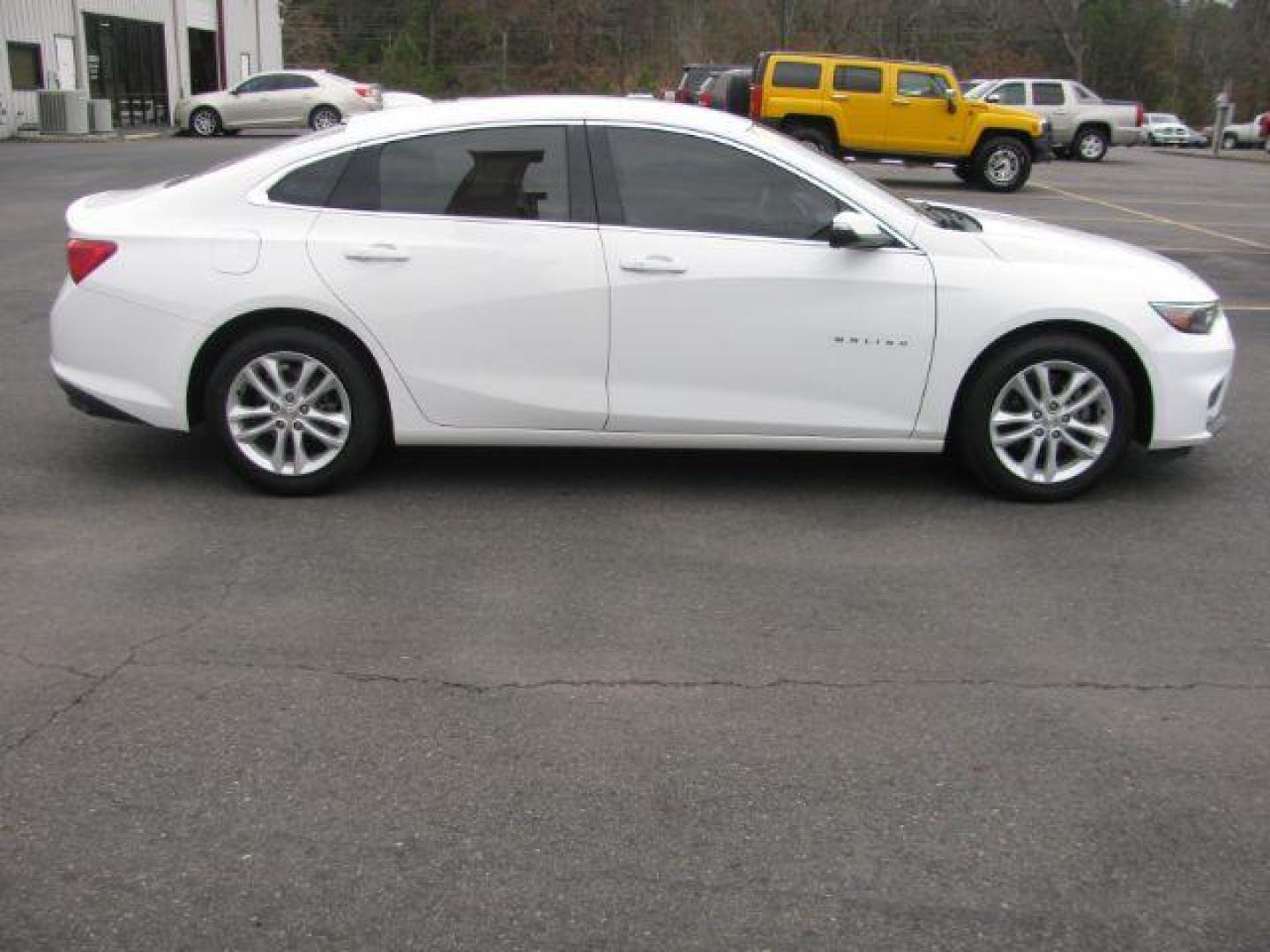 2018 White Chevrolet Malibu LT (1G1ZD5ST4JF) with an 1.5L L4 DOHC 16V engine, 6-Speed Automatic transmission, located at 2443 Albert Pike, Hot Springs, AR, 71913, (501) 623-6255, 34.492222, -93.109993 - Photo#4