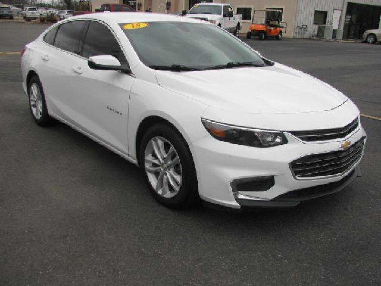 2018 White Chevrolet Malibu LT (1G1ZD5ST4JF) with an 1.5L L4 DOHC 16V engine, 6-Speed Automatic transmission, located at 2443 Albert Pike, Hot Springs, AR, 71913, (501) 623-6255, 34.492222, -93.109993 - Photo#5