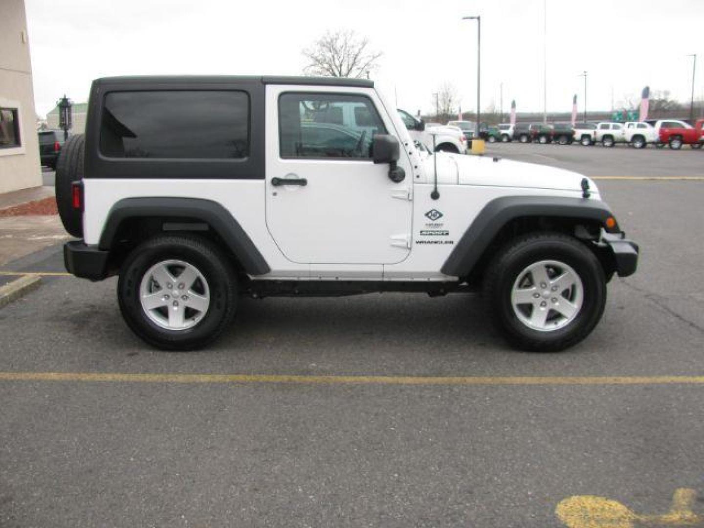 2016 White Jeep Wrangler Sport 4WD (1C4AJWAG3GL) with an 3.6L V6 DOHC 24V FFV engine, located at 2443 Albert Pike, Hot Springs, AR, 71913, (501) 623-6255, 34.492222, -93.109993 - Photo#4