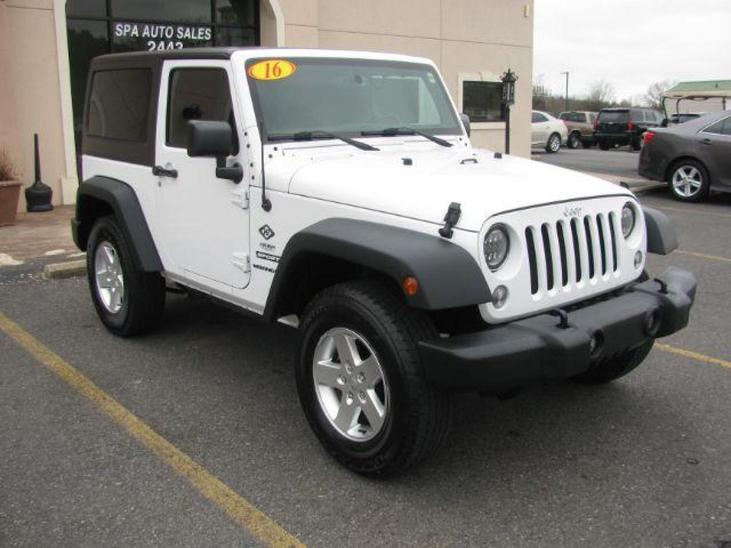 2016 White Jeep Wrangler Sport 4WD (1C4AJWAG3GL) with an 3.6L V6 DOHC 24V FFV engine, located at 2443 Albert Pike, Hot Springs, AR, 71913, (501) 623-6255, 34.492222, -93.109993 - Photo#5