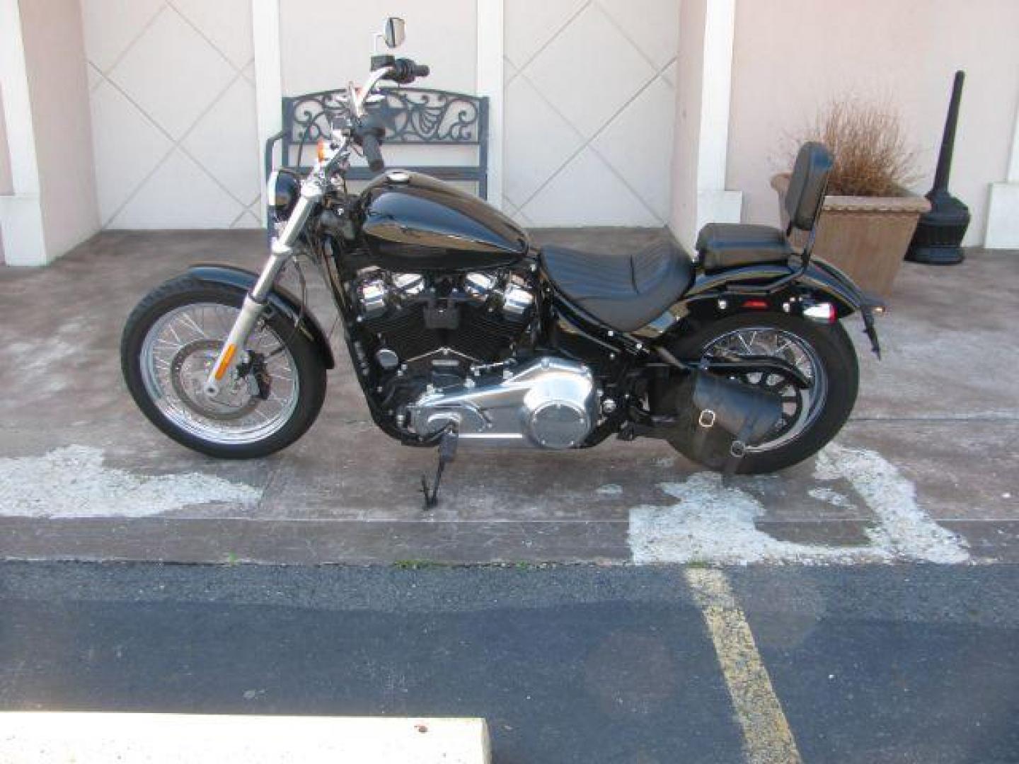 2020 Black Harley-Davidson FXST Softail Standard sport (1HD1BVJ13LB) with an 1746cc engine, Manual transmission, located at 2443 Albert Pike, Hot Springs, AR, 71913, (501) 623-6255, 34.492222, -93.109993 - Photo#3