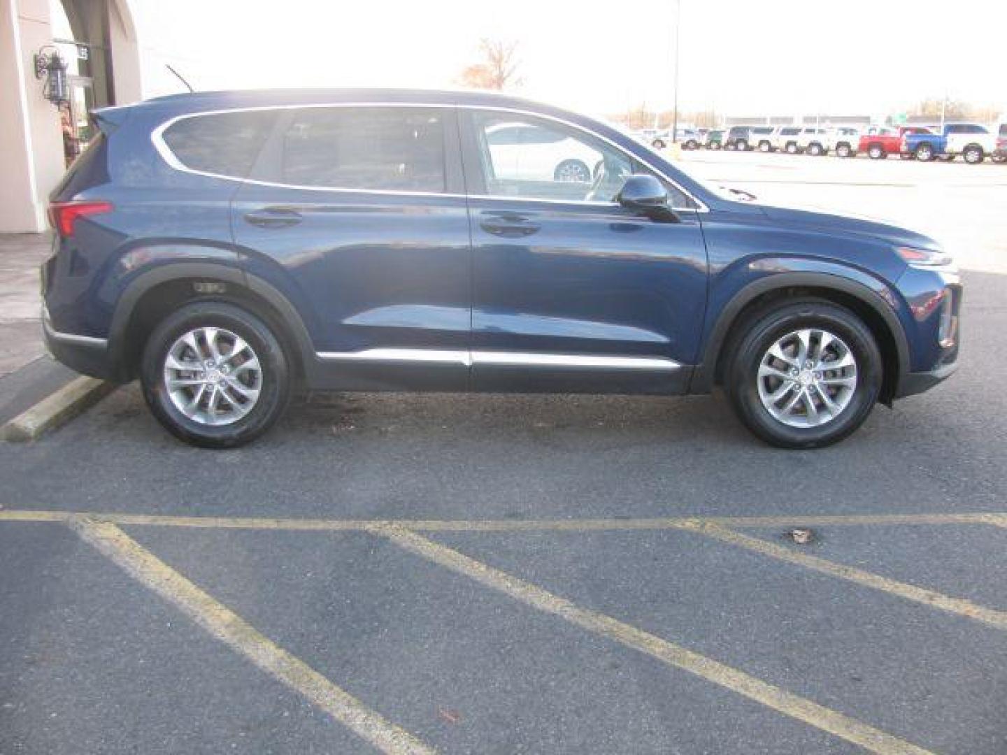 2019 Blue Hyundai Santa Fe SE 2.4 (5NMS23AD4KH) with an 2.4L L4 DOHC 16V engine, 8-Speed Automatic transmission, located at 2443 Albert Pike, Hot Springs, AR, 71913, (501) 623-6255, 34.492222, -93.109993 - Photo#4