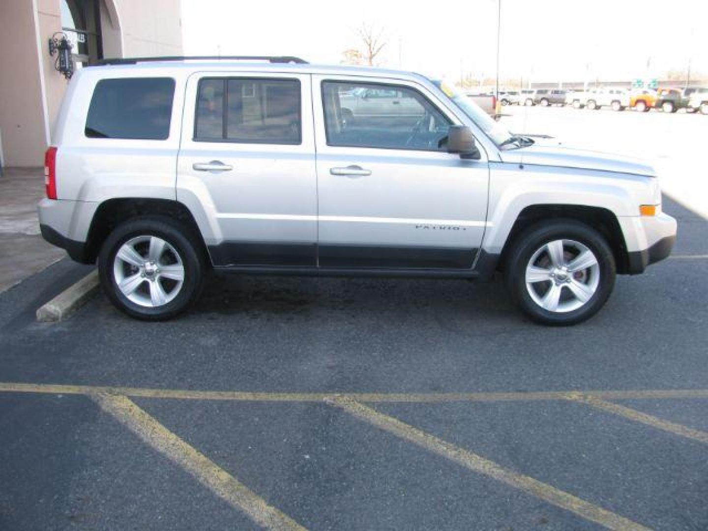 2013 Silver Jeep Patriot Sport 4WD (1C4NJRBB0DD) with an 2.4L L4 DOHC 16V engine, located at 2443 Albert Pike, Hot Springs, AR, 71913, (501) 623-6255, 34.492222, -93.109993 - Photo#4