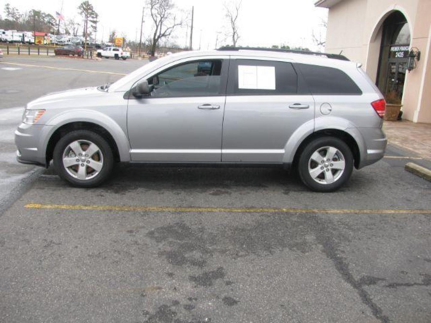 2016 Silver Dodge Journey SE (3C4PDCAB9GT) with an 2.4L L4 DOHC 16V engine, 4-Speed Automatic transmission, located at 2443 Albert Pike, Hot Springs, AR, 71913, (501) 623-6255, 34.492222, -93.109993 - Photo#1