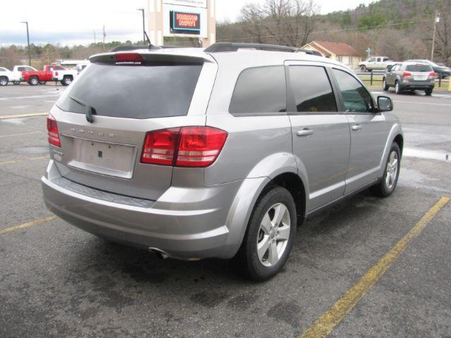 2016 Silver Dodge Journey SE (3C4PDCAB9GT) with an 2.4L L4 DOHC 16V engine, 4-Speed Automatic transmission, located at 2443 Albert Pike, Hot Springs, AR, 71913, (501) 623-6255, 34.492222, -93.109993 - Photo#3