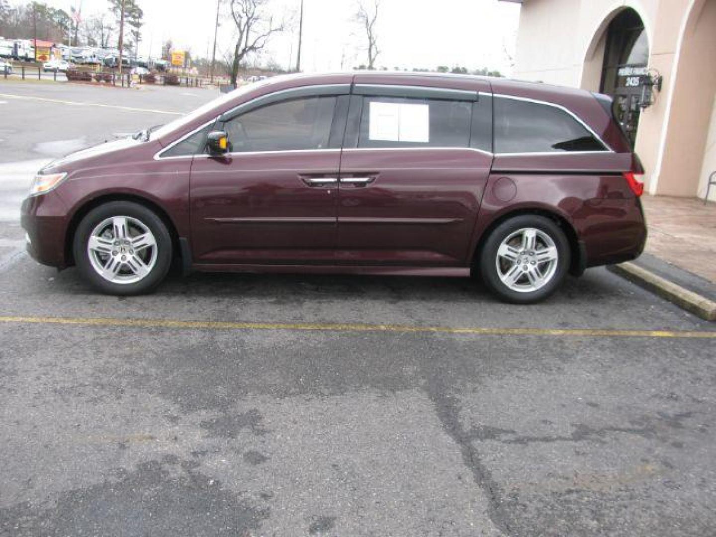 2013 Maroon Honda Odyssey Touring (5FNRL5H96DB) with an 3.5L V6 SOHC 24V engine, 5-Speed Automatic transmission, located at 2443 Albert Pike, Hot Springs, AR, 71913, (501) 623-6255, 34.492222, -93.109993 - Photo#1