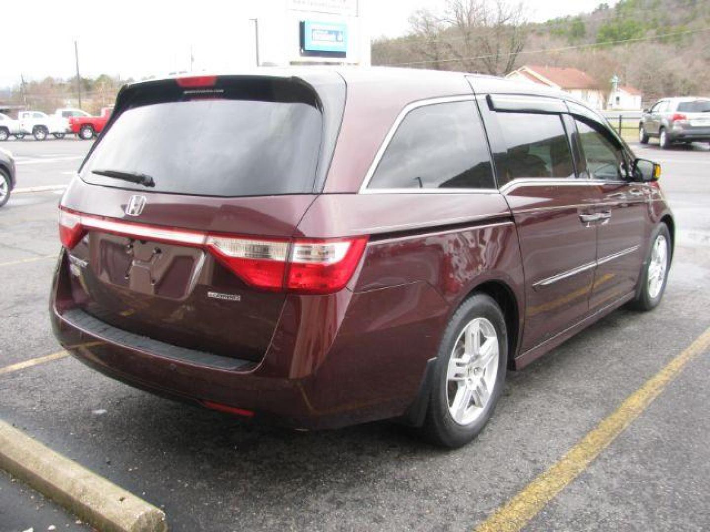 2013 Maroon Honda Odyssey Touring (5FNRL5H96DB) with an 3.5L V6 SOHC 24V engine, 5-Speed Automatic transmission, located at 2443 Albert Pike, Hot Springs, AR, 71913, (501) 623-6255, 34.492222, -93.109993 - Photo#3