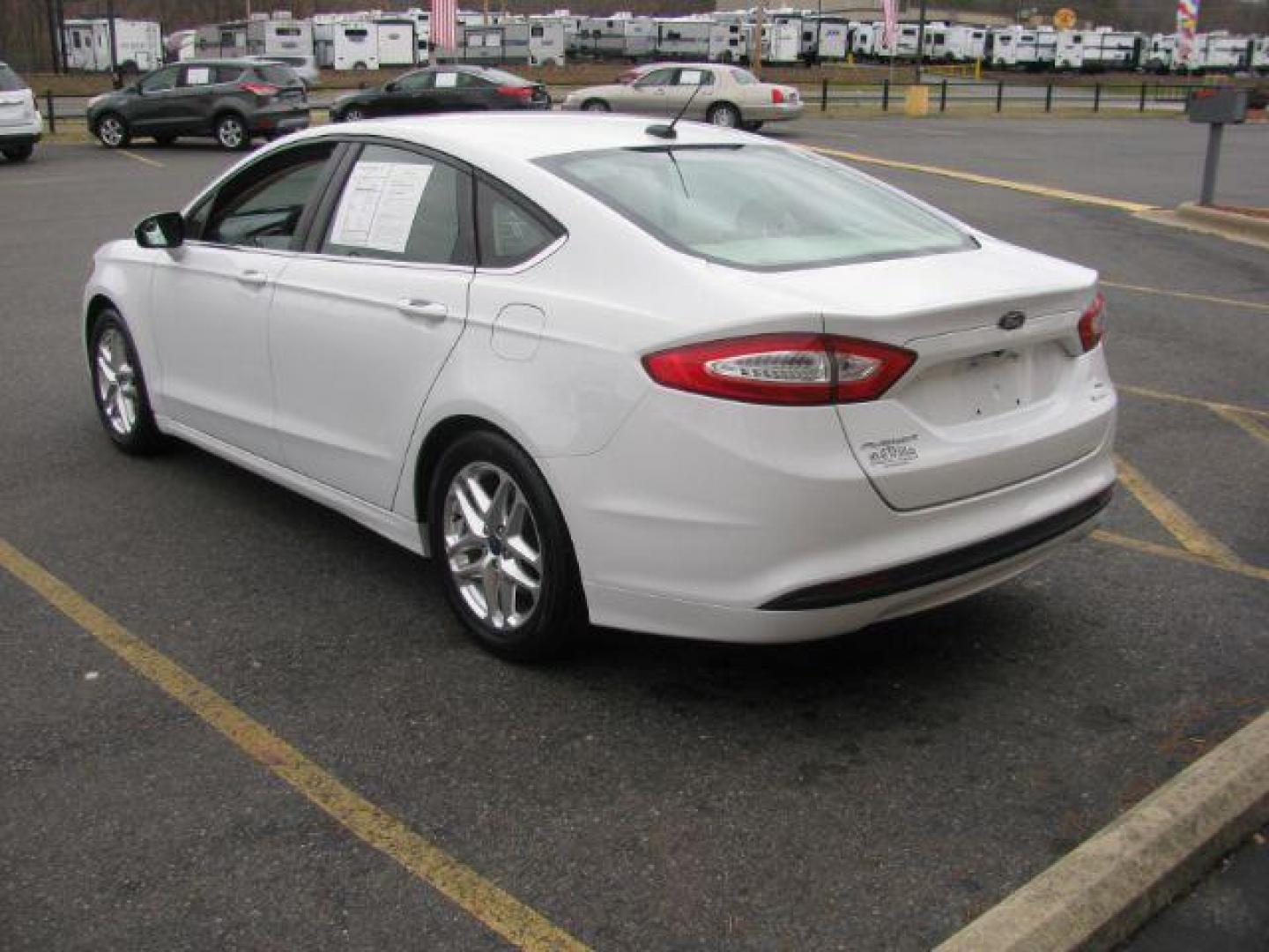 2013 White Ford Fusion SE (3FA6P0HR2DR) with an 1.6L L4 DOHC 16V engine, located at 2443 Albert Pike, Hot Springs, AR, 71913, (501) 623-6255, 34.492222, -93.109993 - Photo#2