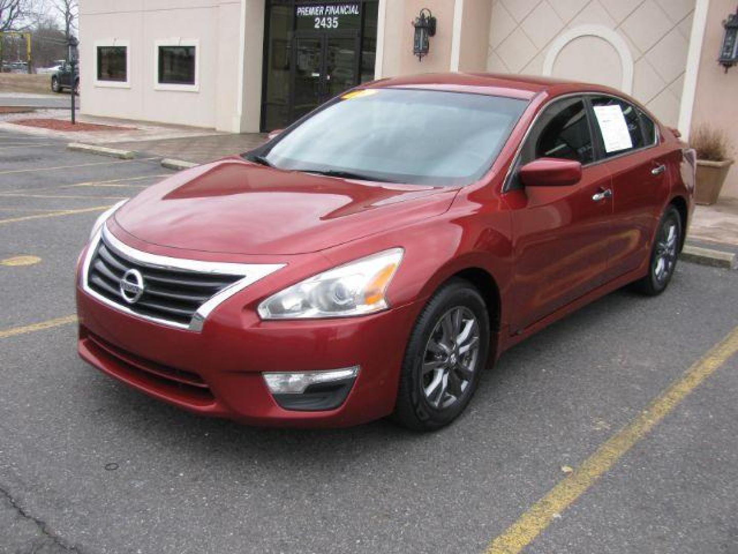 2015 Maroon Nissan Altima 2.5 (1N4AL3AP5FC) with an 2.5L L4 DOHC 16V engine, Continuously Variable Transmission transmission, located at 2443 Albert Pike, Hot Springs, AR, 71913, (501) 623-6255, 34.492222, -93.109993 - Photo#0