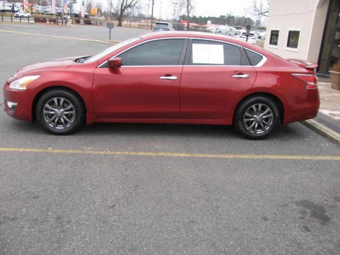 2015 Maroon Nissan Altima 2.5 (1N4AL3AP5FC) with an 2.5L L4 DOHC 16V engine, Continuously Variable Transmission transmission, located at 2443 Albert Pike, Hot Springs, AR, 71913, (501) 623-6255, 34.492222, -93.109993 - Photo#1