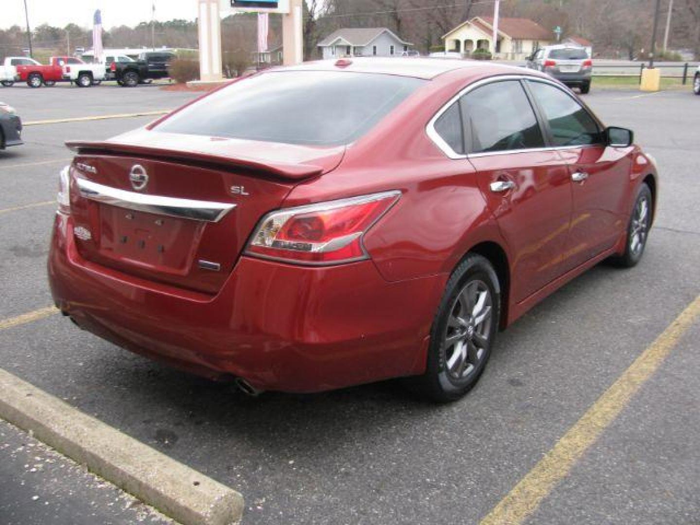 2015 Maroon Nissan Altima 2.5 (1N4AL3AP5FC) with an 2.5L L4 DOHC 16V engine, Continuously Variable Transmission transmission, located at 2443 Albert Pike, Hot Springs, AR, 71913, (501) 623-6255, 34.492222, -93.109993 - Photo#3