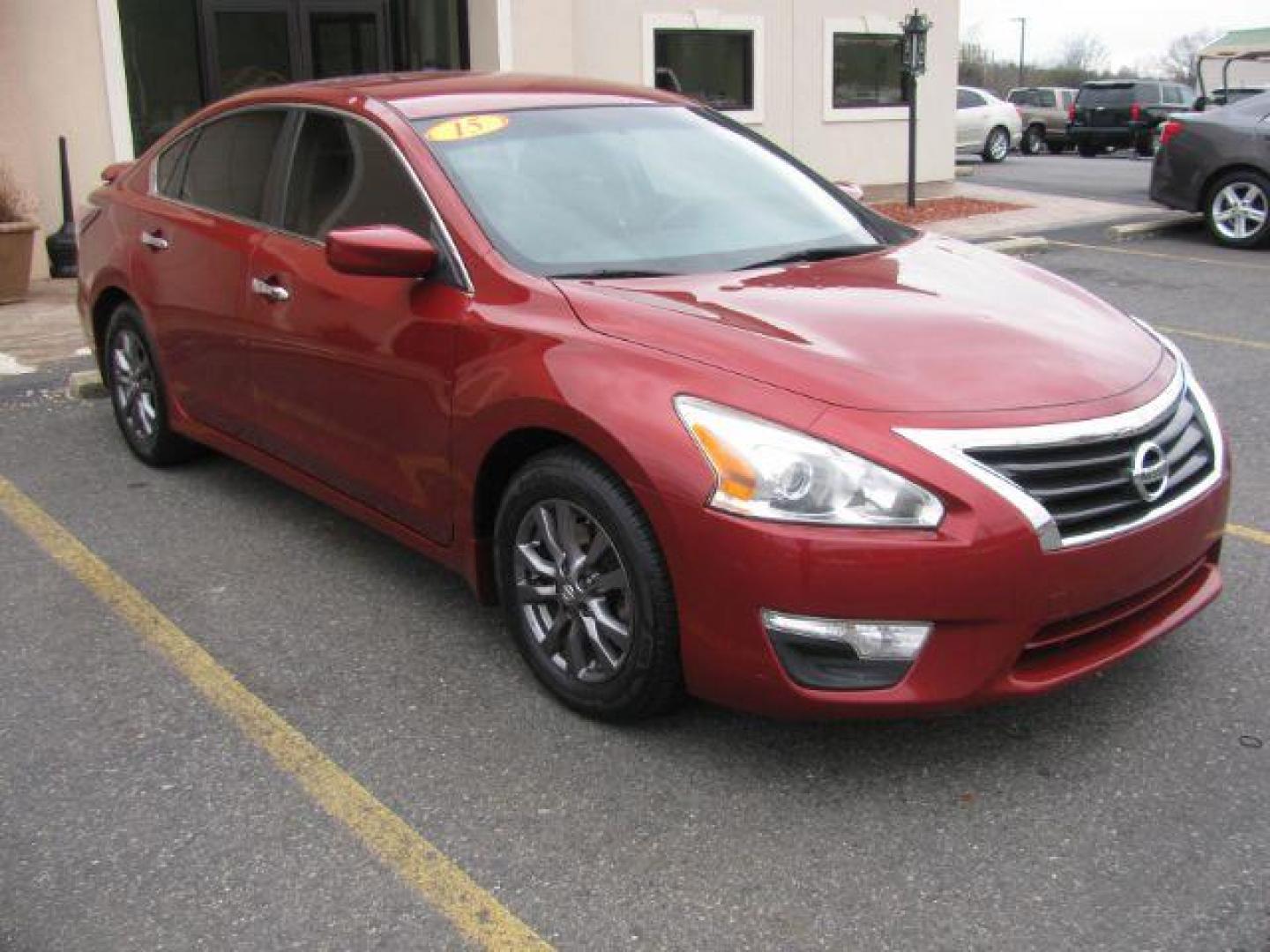 2015 Maroon Nissan Altima 2.5 (1N4AL3AP5FC) with an 2.5L L4 DOHC 16V engine, Continuously Variable Transmission transmission, located at 2443 Albert Pike, Hot Springs, AR, 71913, (501) 623-6255, 34.492222, -93.109993 - Photo#5