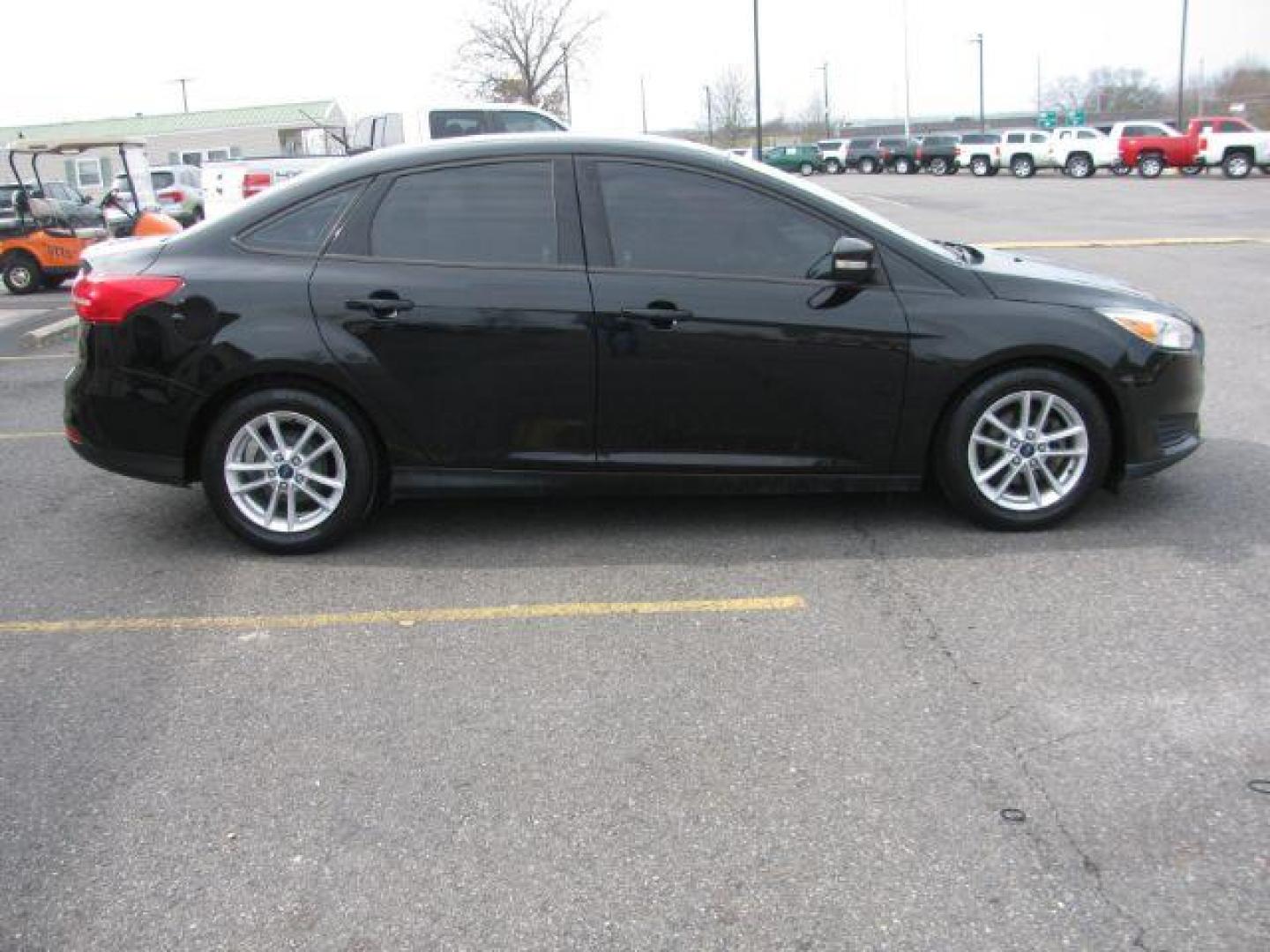 2017 Black Ford Focus SE Sedan (1FADP3F22HL) with an 2.0L L4 DOHC 16V engine, located at 2443 Albert Pike, Hot Springs, AR, 71913, (501) 623-6255, 34.492222, -93.109993 - Photo#4