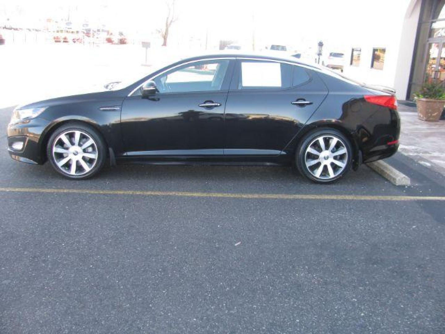 2011 Black Kia Optima SX (KNAGR4A63B5) with an 2.0L L4 DOHC 16V TURBO engine, 6-Speed Automatic transmission, located at 2443 Albert Pike, Hot Springs, AR, 71913, (501) 623-6255, 34.492222, -93.109993 - LISTED FEATURES MAY BE OPTIONAL AND NOT INCLUDED ON THIS VEHICLE!!! - Photo#4