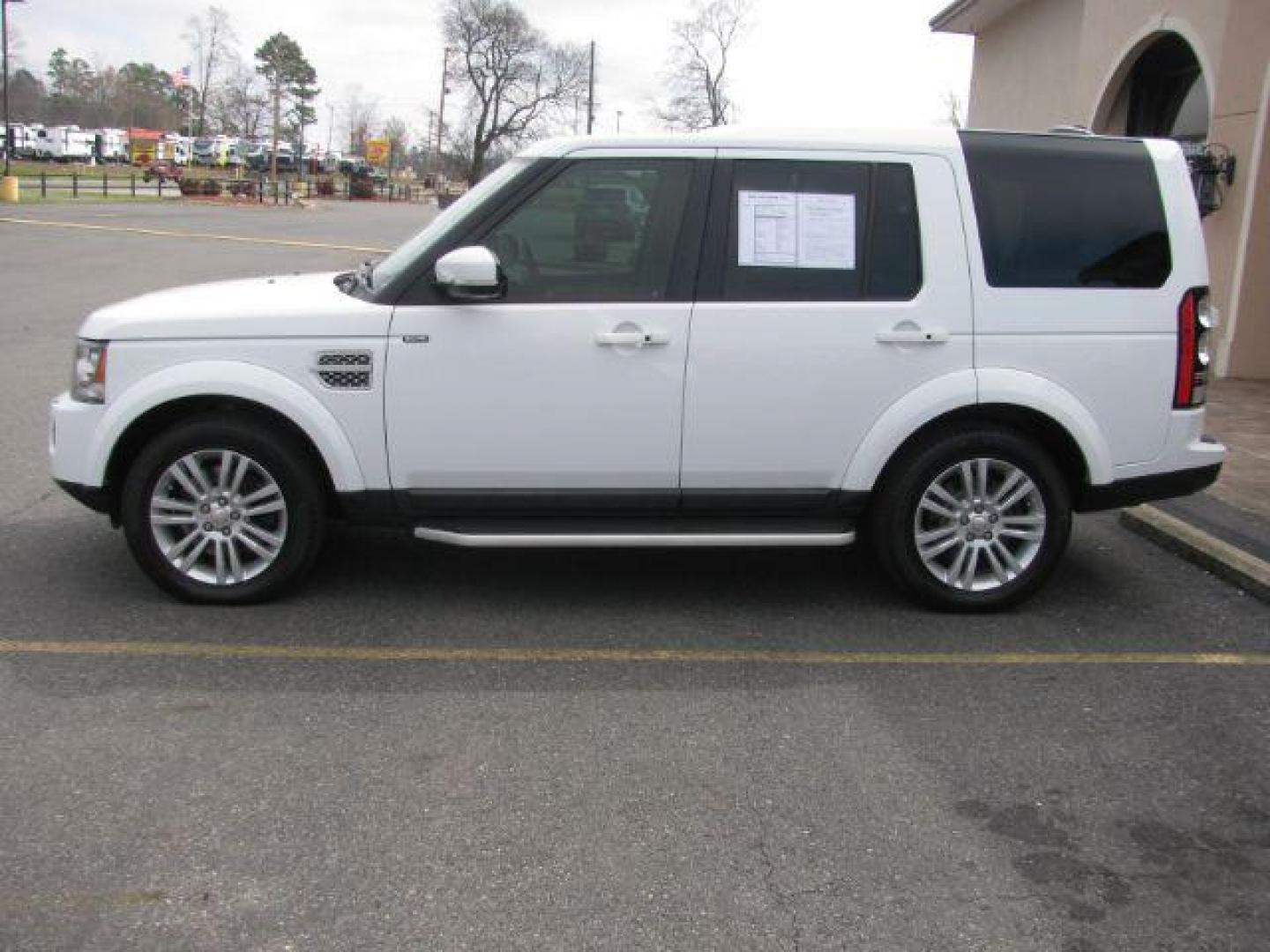 2015 White Land Rover LR4 HSE Luxury (SALAK2V65FA) with an 3.0L V6 DOHV 24V engine, 6-Speed Automatic transmission, located at 2443 Albert Pike, Hot Springs, AR, 71913, (501) 623-6255, 34.492222, -93.109993 - Photo#1