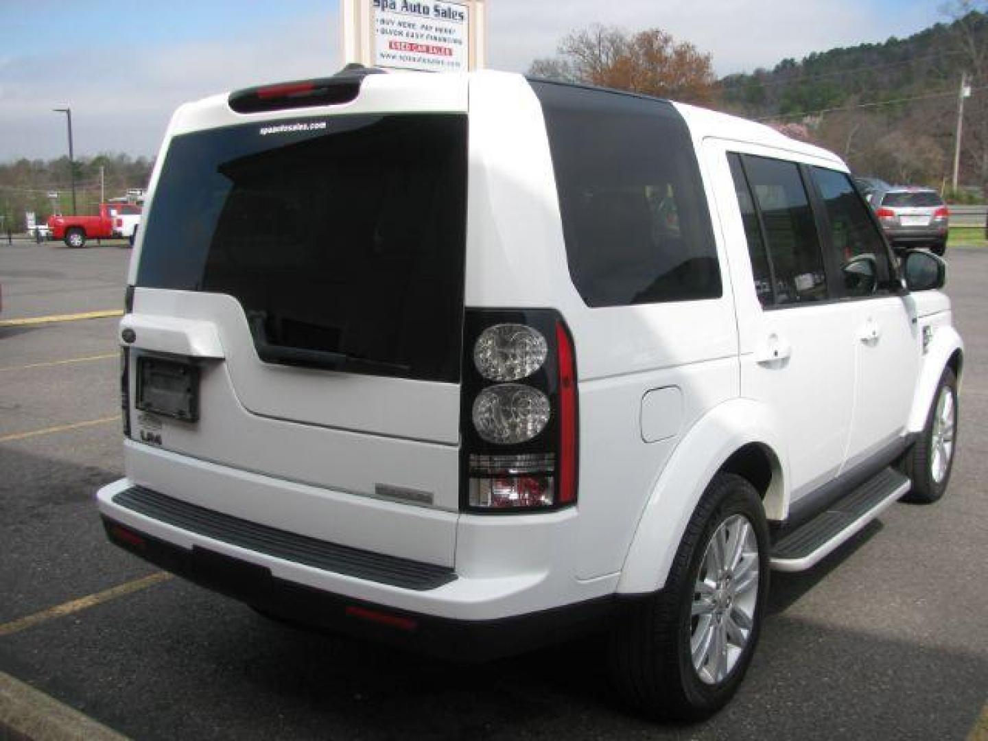 2015 White Land Rover LR4 HSE Luxury (SALAK2V65FA) with an 3.0L V6 DOHV 24V engine, 6-Speed Automatic transmission, located at 2443 Albert Pike, Hot Springs, AR, 71913, (501) 623-6255, 34.492222, -93.109993 - Photo#3