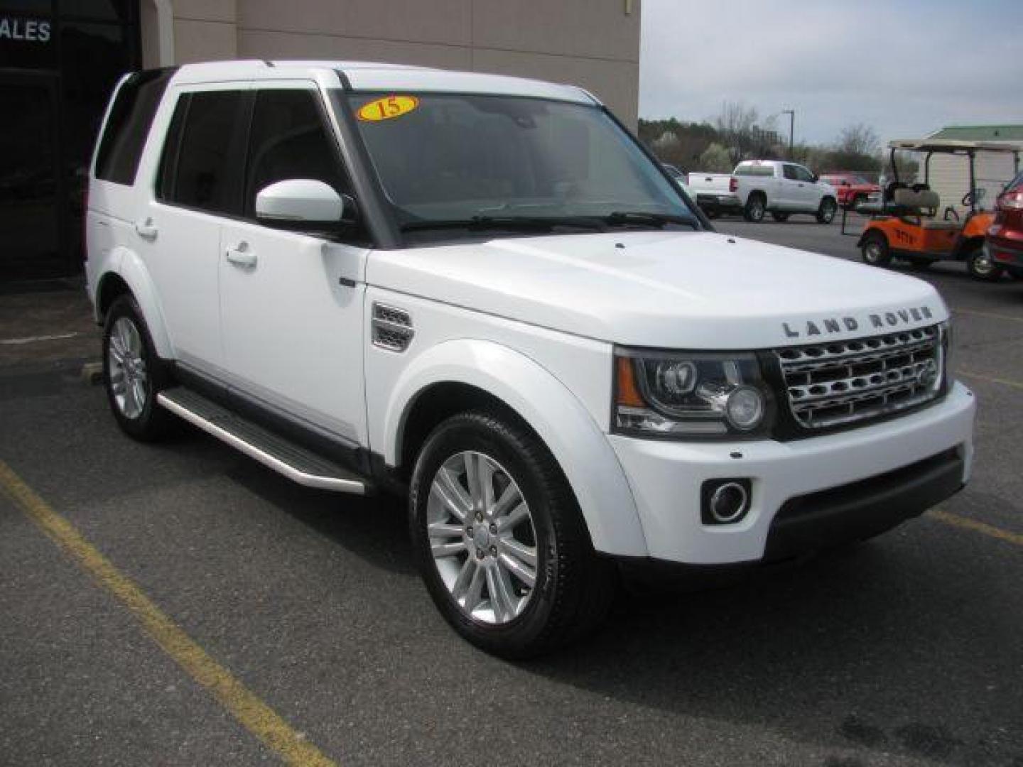 2015 White Land Rover LR4 HSE Luxury (SALAK2V65FA) with an 3.0L V6 DOHV 24V engine, 6-Speed Automatic transmission, located at 2443 Albert Pike, Hot Springs, AR, 71913, (501) 623-6255, 34.492222, -93.109993 - Photo#5