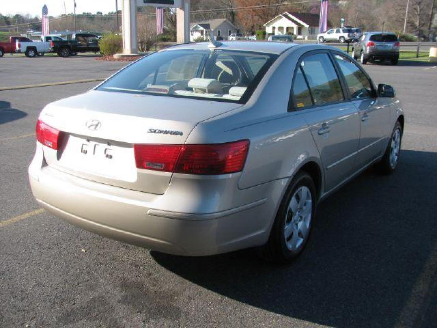 2009 Tan Hyundai Sonata GLS (5NPET46C39H) with an 2.4L L4 DOHC 16V engine, located at 2443 Albert Pike, Hot Springs, AR, 71913, (501) 623-6255, 34.492222, -93.109993 - Photo#3