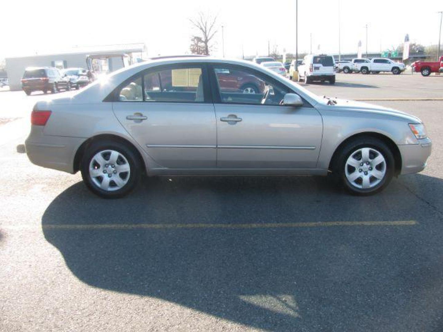 2009 Tan Hyundai Sonata GLS (5NPET46C39H) with an 2.4L L4 DOHC 16V engine, located at 2443 Albert Pike, Hot Springs, AR, 71913, (501) 623-6255, 34.492222, -93.109993 - Photo#4