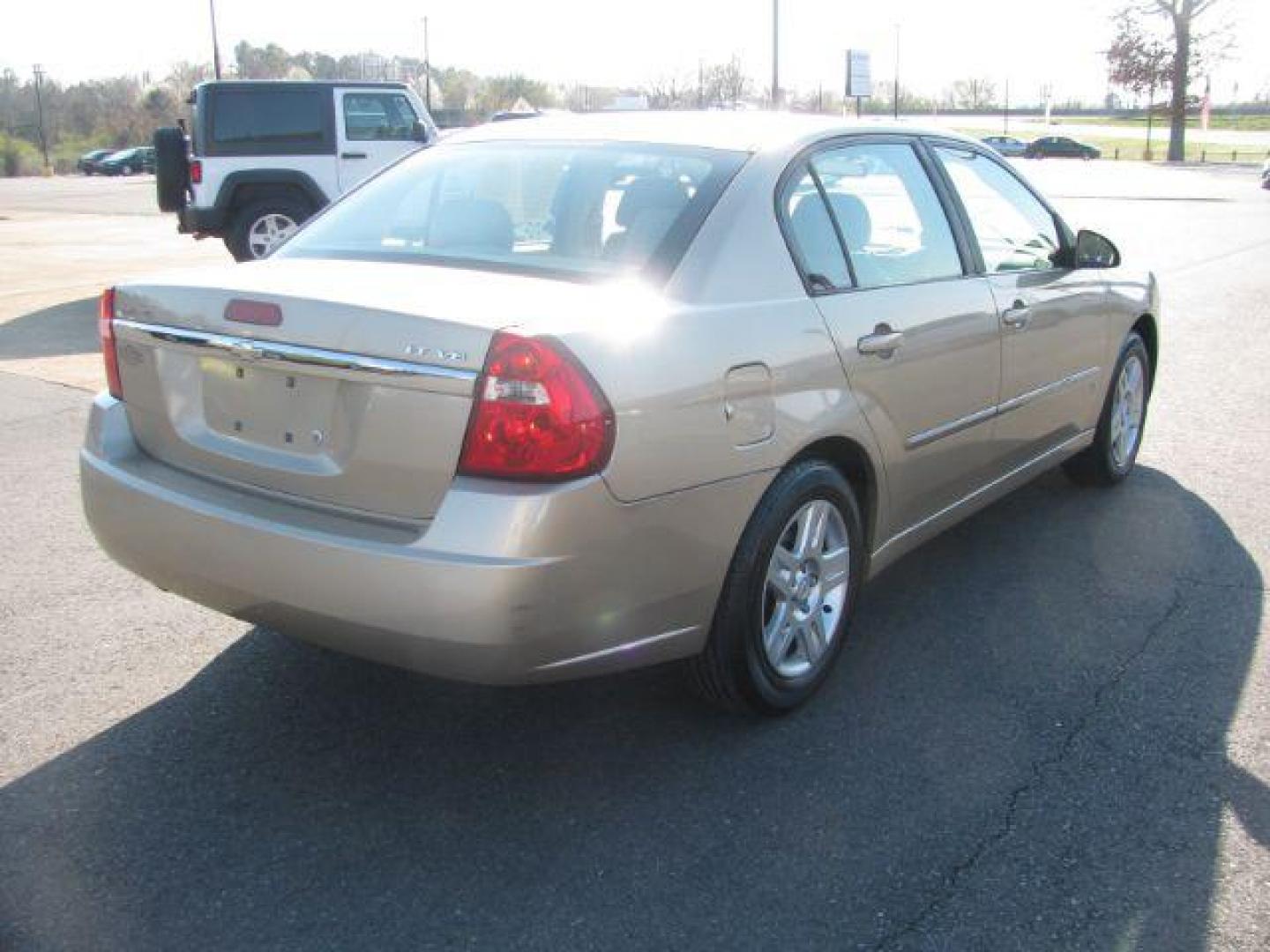 2006 Gold Chevrolet Malibu LT (1G1ZT51816F) with an 3.5L V6 OHV 12V engine, 4-Speed Automatic transmission, located at 2443 Albert Pike, Hot Springs, AR, 71913, (501) 623-6255, 34.492222, -93.109993 - Photo#3