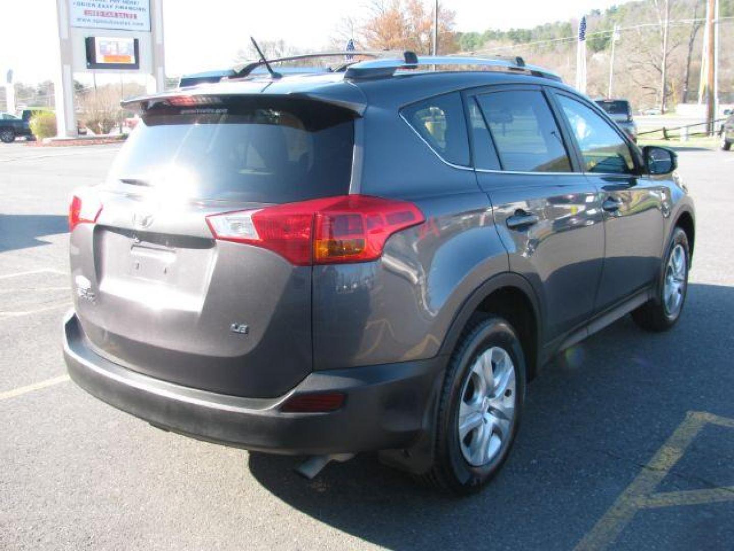 2015 Gray Toyota RAV4 SPORT UTILITY 4-DR (2T3ZFREV7FW) with an 2.5L L4 DOHC 16V engine, 6-Speed Automatic transmission, located at 2443 Albert Pike, Hot Springs, AR, 71913, (501) 623-6255, 34.492222, -93.109993 - Photo#3