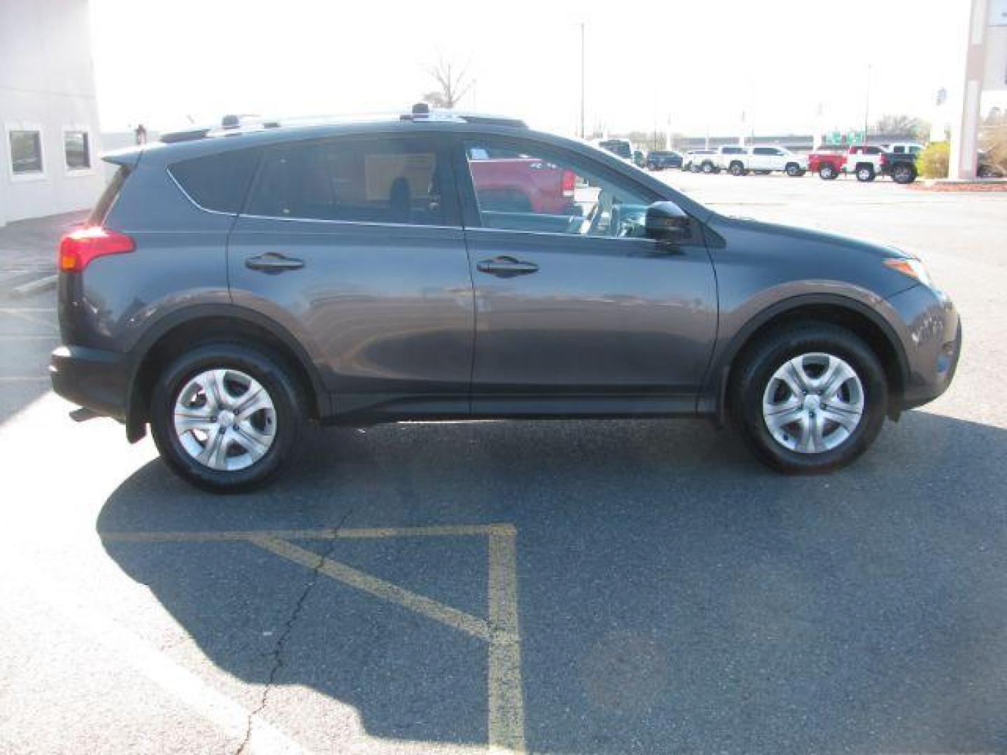 2015 Gray Toyota RAV4 SPORT UTILITY 4-DR (2T3ZFREV7FW) with an 2.5L L4 DOHC 16V engine, 6-Speed Automatic transmission, located at 2443 Albert Pike, Hot Springs, AR, 71913, (501) 623-6255, 34.492222, -93.109993 - Photo#4