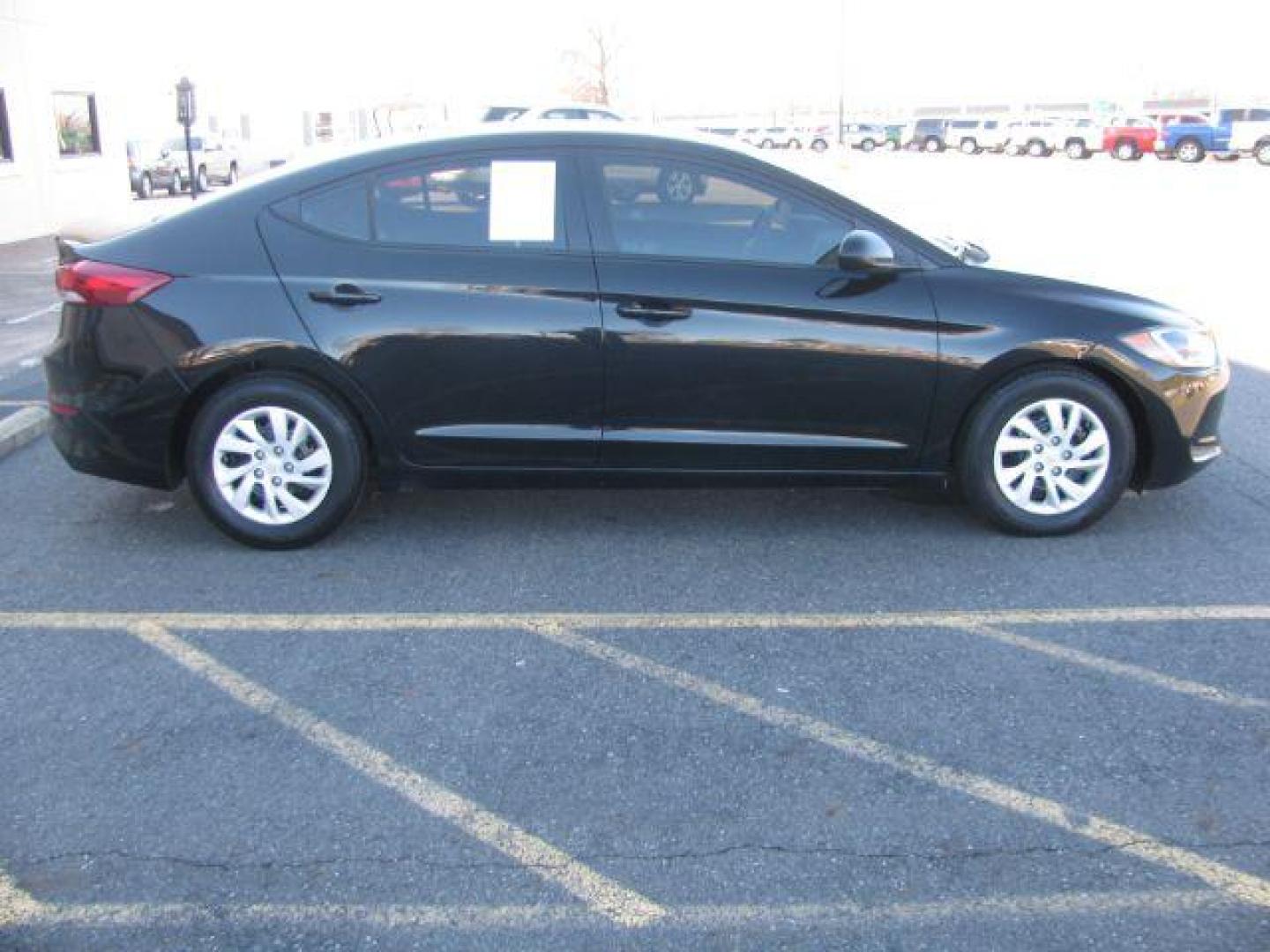 2018 Black Hyundai Elantra SE 6AT (5NPD74LF0JH) with an 1.8L L4 DOHC 16V engine, 6-Speed Automatic transmission, located at 2443 Albert Pike, Hot Springs, AR, 71913, (501) 623-6255, 34.492222, -93.109993 - All listed features may not be available!!!! - Photo#4