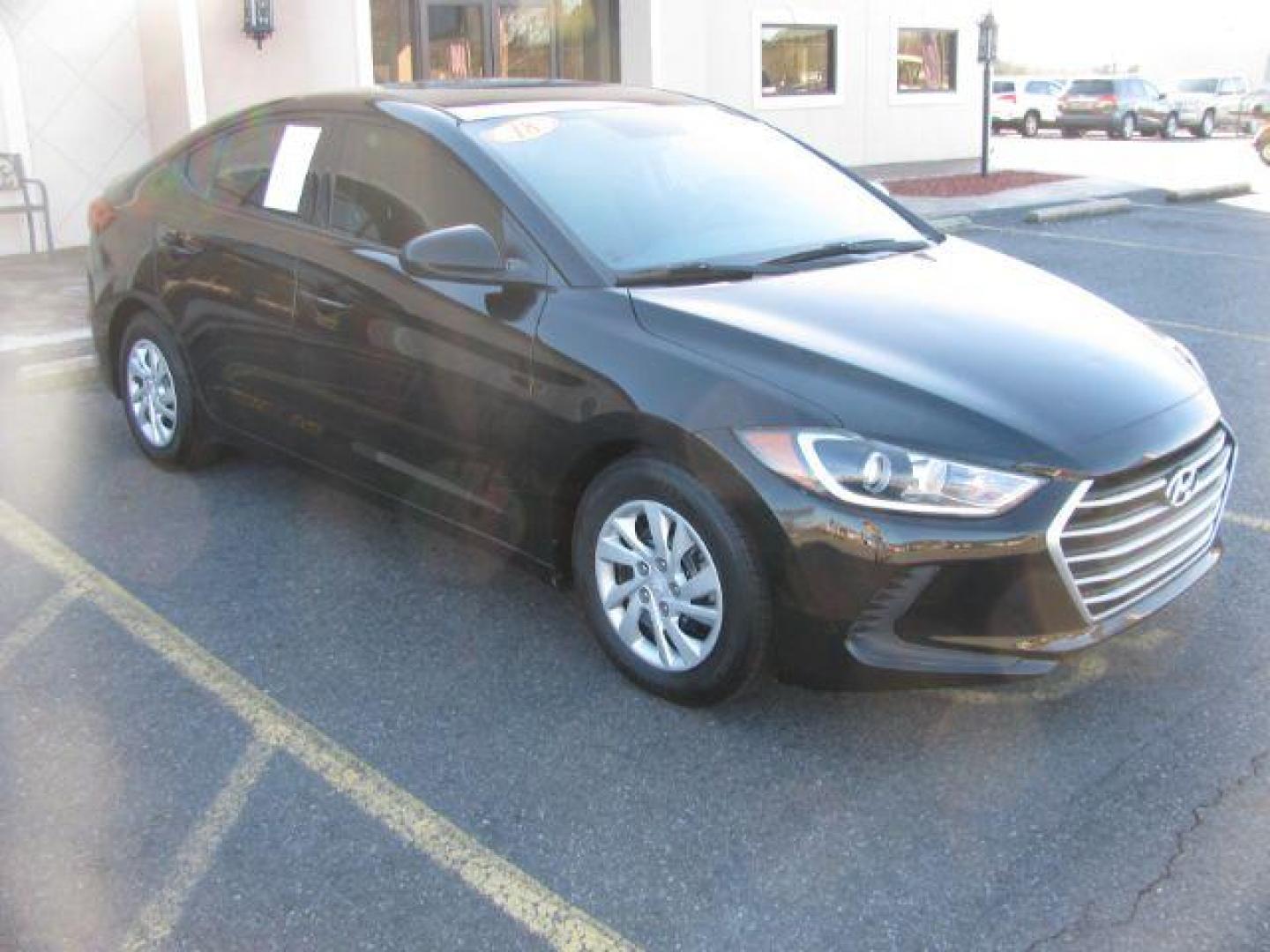 2018 Black Hyundai Elantra SE 6AT (5NPD74LF0JH) with an 1.8L L4 DOHC 16V engine, 6-Speed Automatic transmission, located at 2443 Albert Pike, Hot Springs, AR, 71913, (501) 623-6255, 34.492222, -93.109993 - All listed features may not be available!!!! - Photo#5