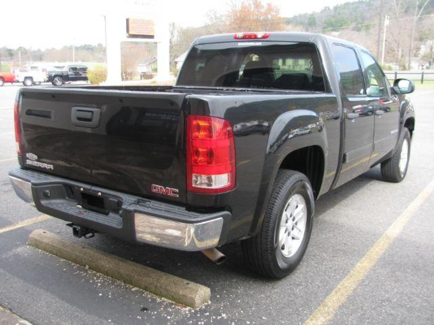 2009 Black GMC Sierra 1500 SL Crew Cab 2WD (3GTEC13C49G) with an 4.8L V8 OHV 16V engine, 4-Speed Automatic transmission, located at 2443 Albert Pike, Hot Springs, AR, 71913, (501) 623-6255, 34.492222, -93.109993 - Photo#4