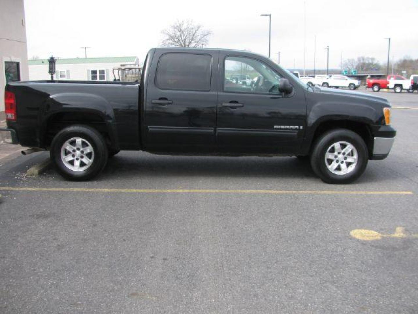 2009 Black GMC Sierra 1500 SL Crew Cab 2WD (3GTEC13C49G) with an 4.8L V8 OHV 16V engine, 4-Speed Automatic transmission, located at 2443 Albert Pike, Hot Springs, AR, 71913, (501) 623-6255, 34.492222, -93.109993 - Photo#5