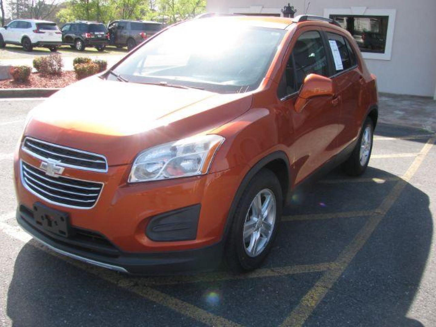 2015 Orange Chevrolet Trax LT FWD (KL7CJLSBXFB) with an 1.4L L4 DOHC 16V engine, 6-Speed Automatic transmission, located at 2443 Albert Pike, Hot Springs, AR, 71913, (501) 623-6255, 34.492222, -93.109993 - Photo#5