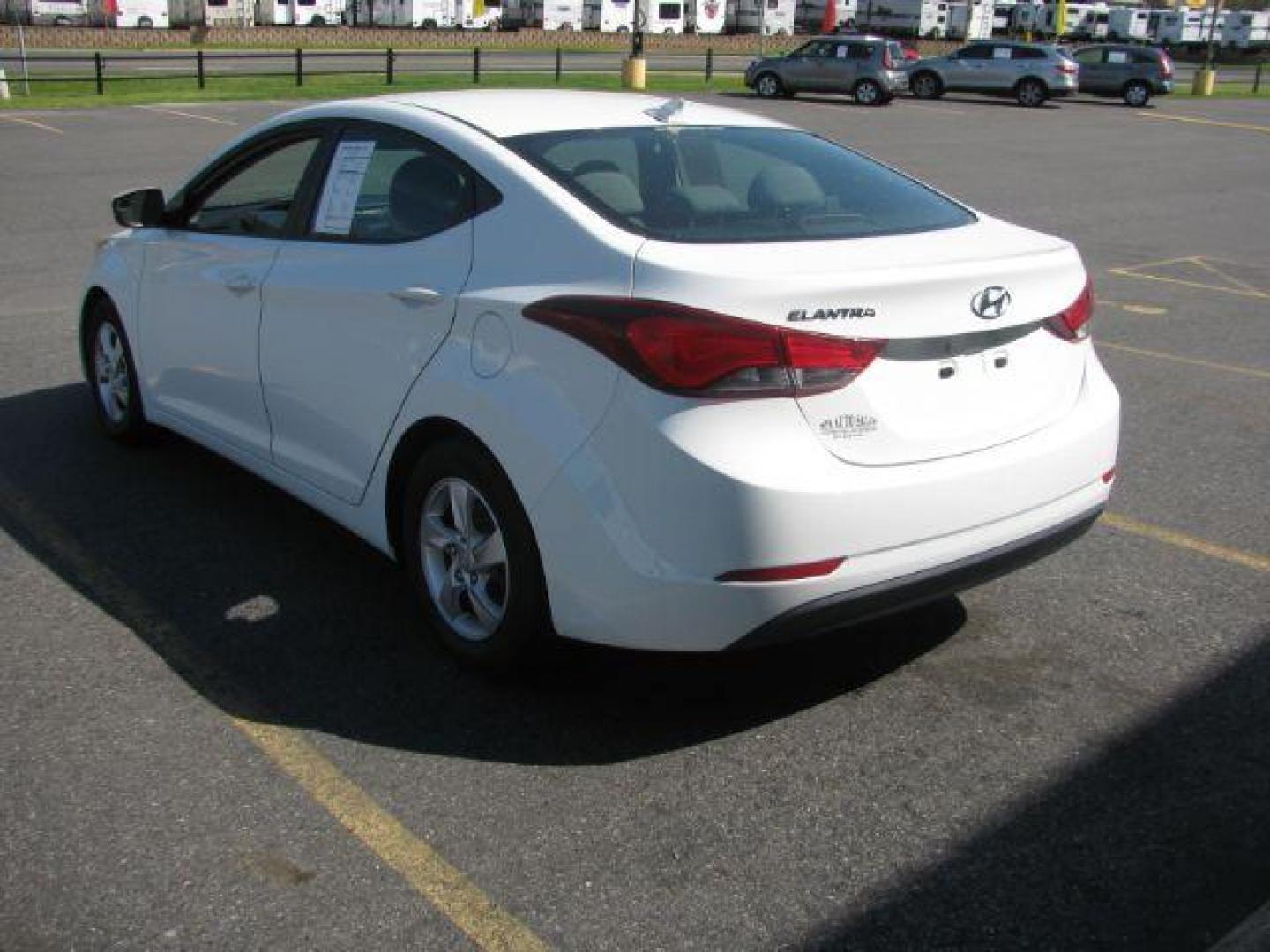 2014 White Hyundai Elantra GLS A/T (5NPDH4AE3EH) with an 1.8L L4 DOHC 16V engine, 6-Speed Automatic transmission, located at 2443 Albert Pike, Hot Springs, AR, 71913, (501) 623-6255, 34.492222, -93.109993 - Photo#3