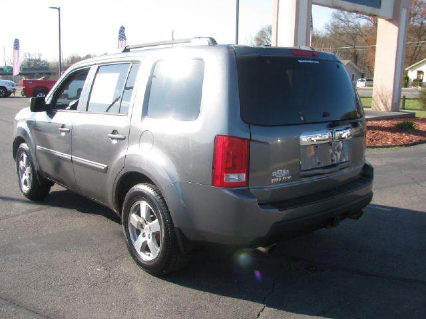 2011 Gray Honda Pilot EX-L 2WD 5-Spd AT with DVD (5FNYF3H63BB) with an 3.5L V6 SOHC 24V engine, 5-Speed Automatic transmission, located at 2443 Albert Pike, Hot Springs, AR, 71913, (501) 623-6255, 34.492222, -93.109993 - Photo#2