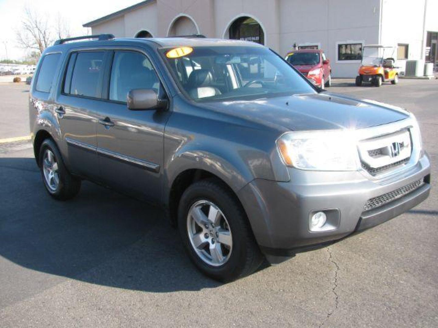 2011 Gray Honda Pilot EX-L 2WD 5-Spd AT with DVD (5FNYF3H63BB) with an 3.5L V6 SOHC 24V engine, 5-Speed Automatic transmission, located at 2443 Albert Pike, Hot Springs, AR, 71913, (501) 623-6255, 34.492222, -93.109993 - Photo#5