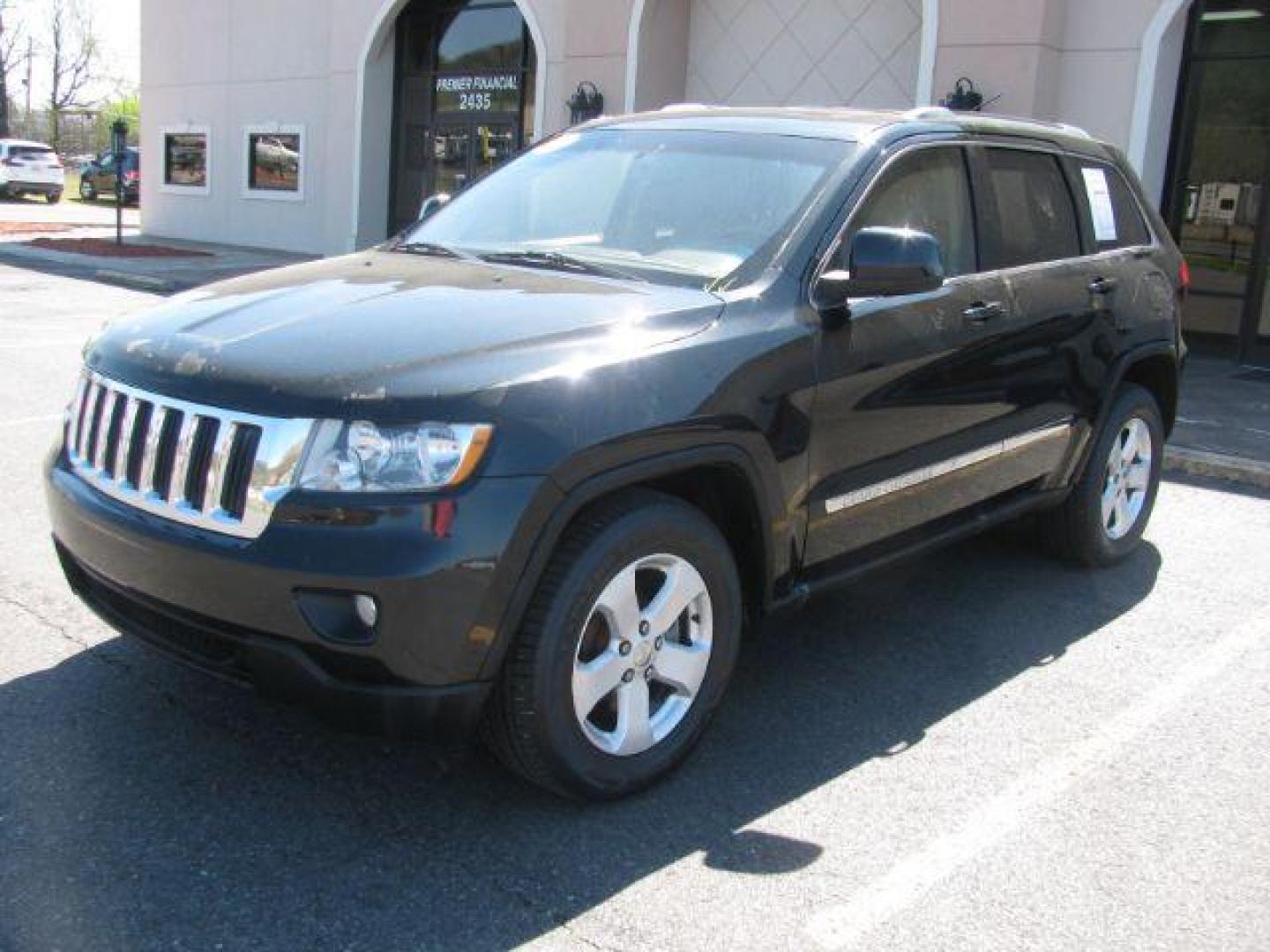 2011 Black Jeep Grand Cherokee Laredo 2WD (1J4RS4GG4BC) with an 3.6L V6 DOHC 24V engine, 5-Speed Automatic transmission, located at 2443 Albert Pike, Hot Springs, AR, 71913, (501) 623-6255, 34.492222, -93.109993 - LISTED FEATURES MAY BE OPTIONAL AND NOT INCLUDED ON THIS VEHICLE!!! - Photo#5