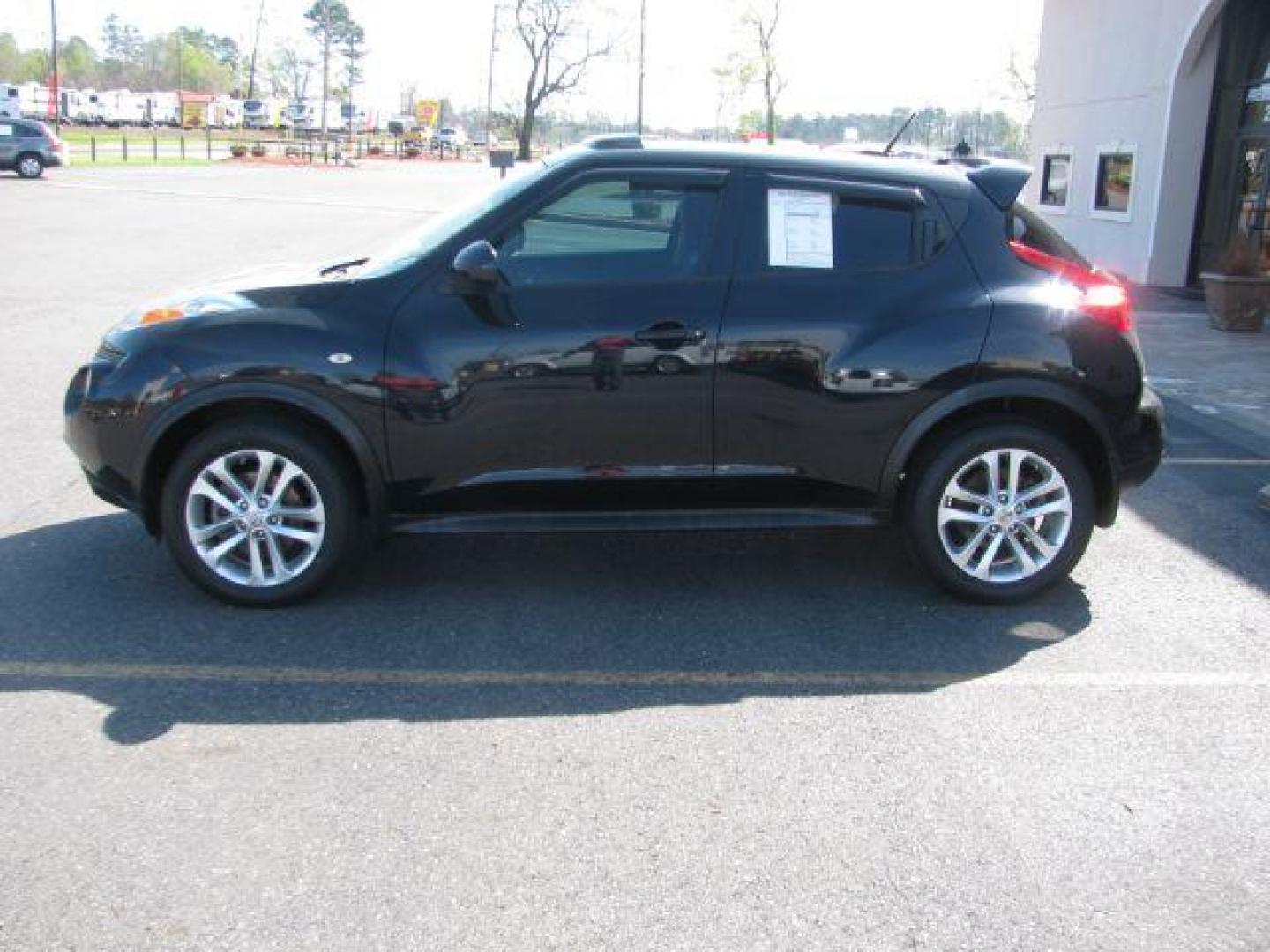 2014 Black Nissan Juke SL FWD (JN8AF5MR9ET) with an 1.6L L4 DOHC 16V engine, Continuously Variable Transmission transmission, located at 2443 Albert Pike, Hot Springs, AR, 71913, (501) 623-6255, 34.492222, -93.109993 - Photo#4