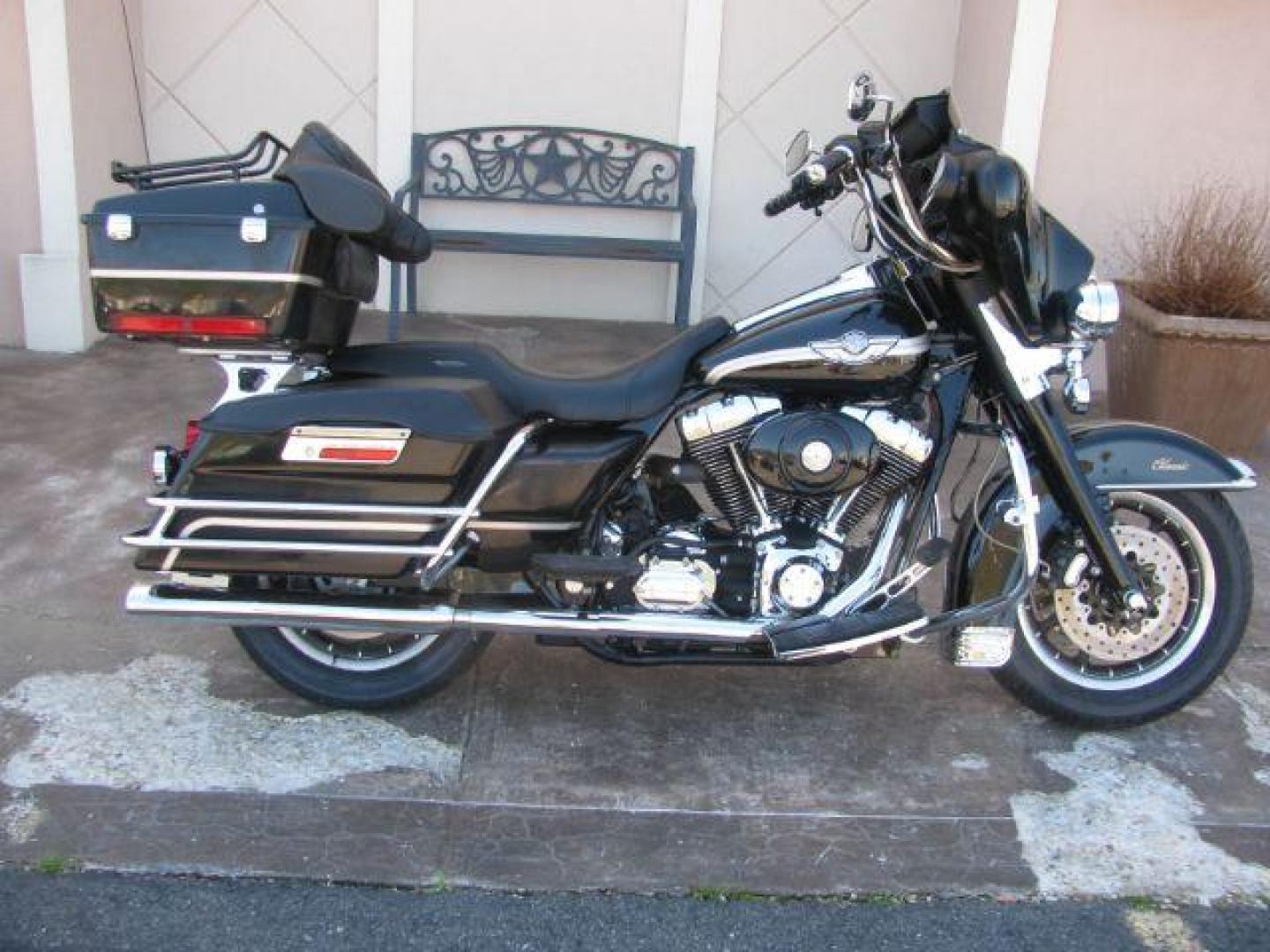 2003 Black Harley Davidson FLHTCI Electra Glide - (1HD1FFW183Y) with an 1450CC engine, located at 2443 Albert Pike, Hot Springs, AR, 71913, (501) 623-6255, 34.492222, -93.109993 - Photo#0