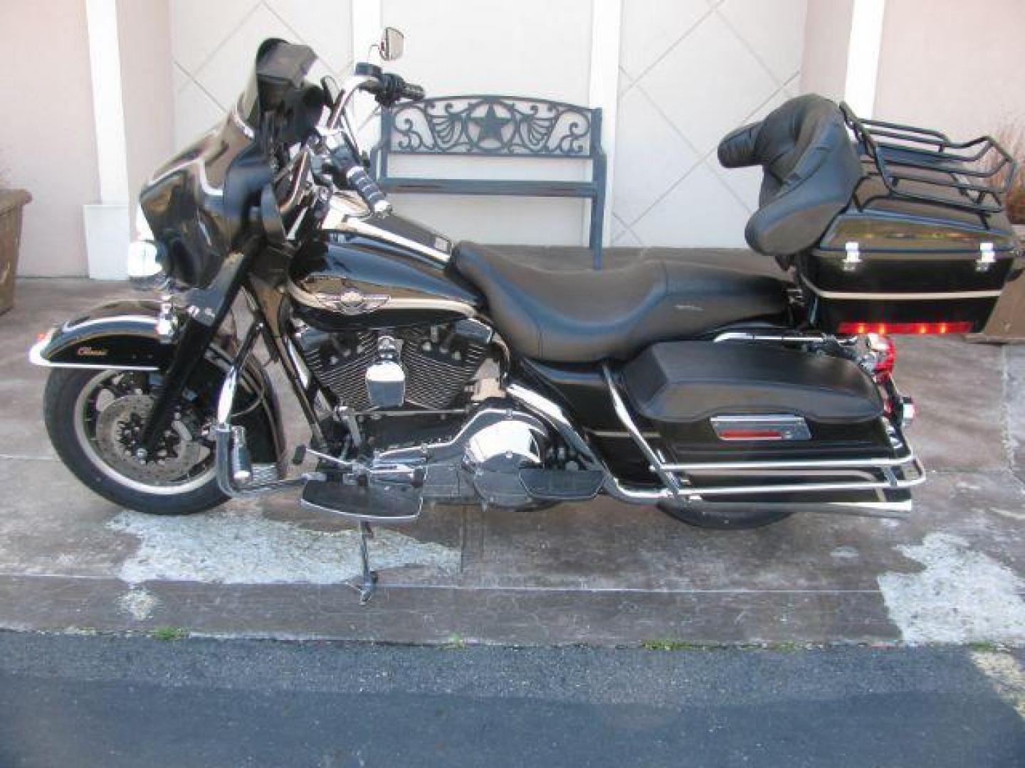 2003 Black Harley Davidson FLHTCI Electra Glide - (1HD1FFW183Y) with an 1450CC engine, located at 2443 Albert Pike, Hot Springs, AR, 71913, (501) 623-6255, 34.492222, -93.109993 - Photo#6