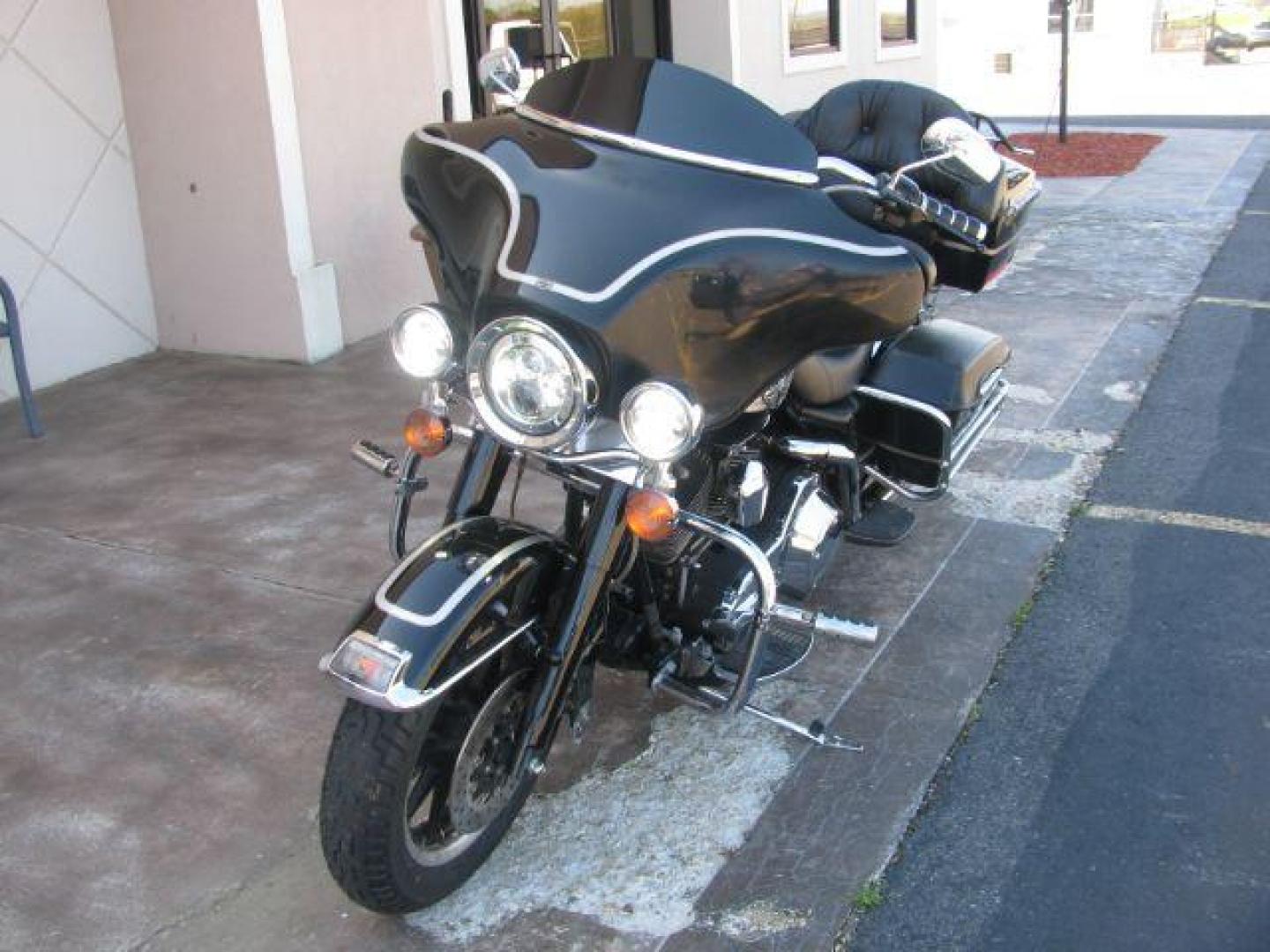 2003 Black Harley Davidson FLHTCI Electra Glide - (1HD1FFW183Y) with an 1450CC engine, located at 2443 Albert Pike, Hot Springs, AR, 71913, (501) 623-6255, 34.492222, -93.109993 - Photo#7