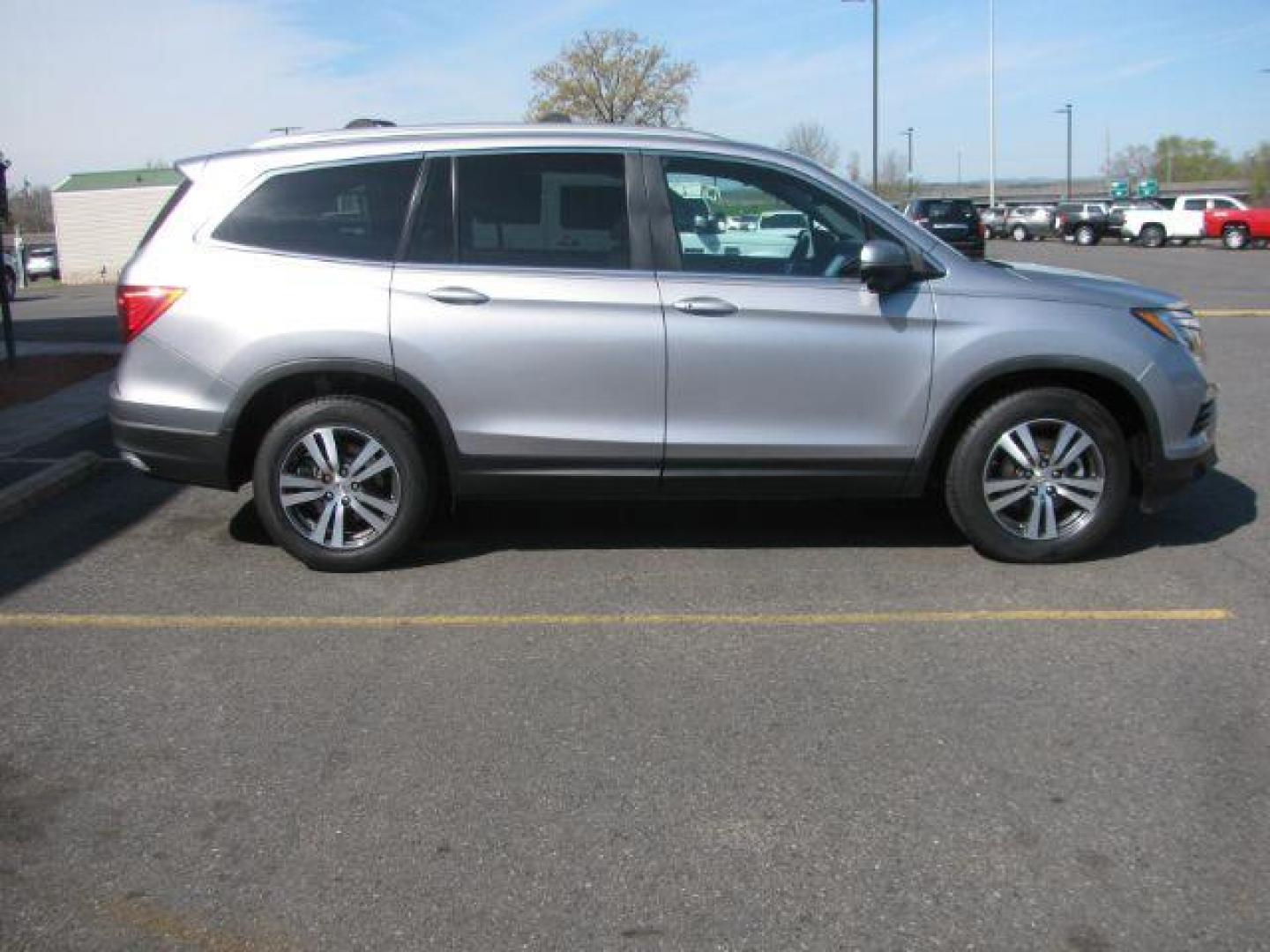 2018 Silver Honda Pilot EX-L w/RES (5FNYF5H83JB) with an 3.5L V6 SOHC 24V engine, 6-Speed Automatic transmission, located at 2443 Albert Pike, Hot Springs, AR, 71913, (501) 623-6255, 34.492222, -93.109993 - Photo#1