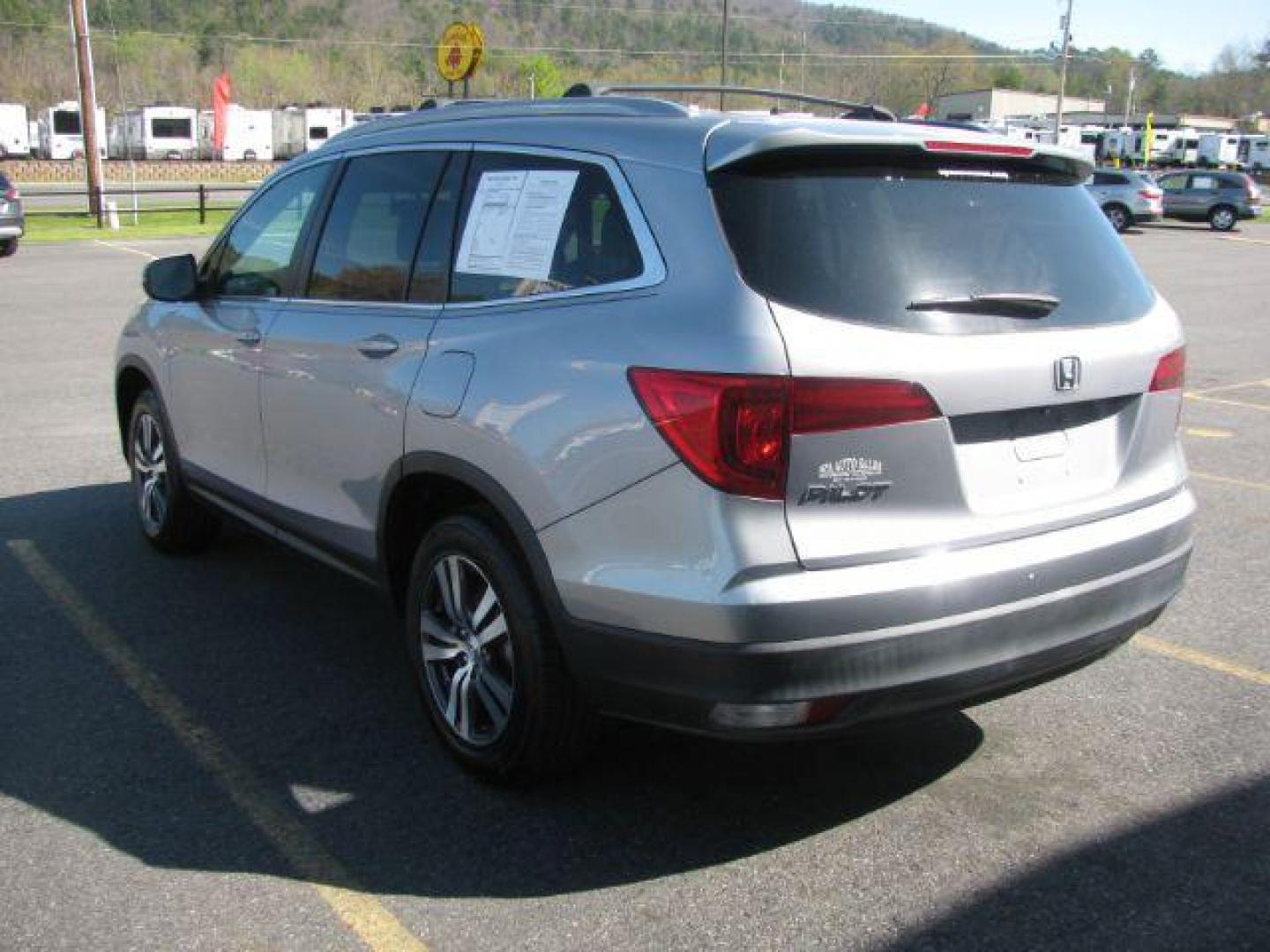 2018 Silver Honda Pilot EX-L w/RES (5FNYF5H83JB) with an 3.5L V6 SOHC 24V engine, 6-Speed Automatic transmission, located at 2443 Albert Pike, Hot Springs, AR, 71913, (501) 623-6255, 34.492222, -93.109993 - Photo#3